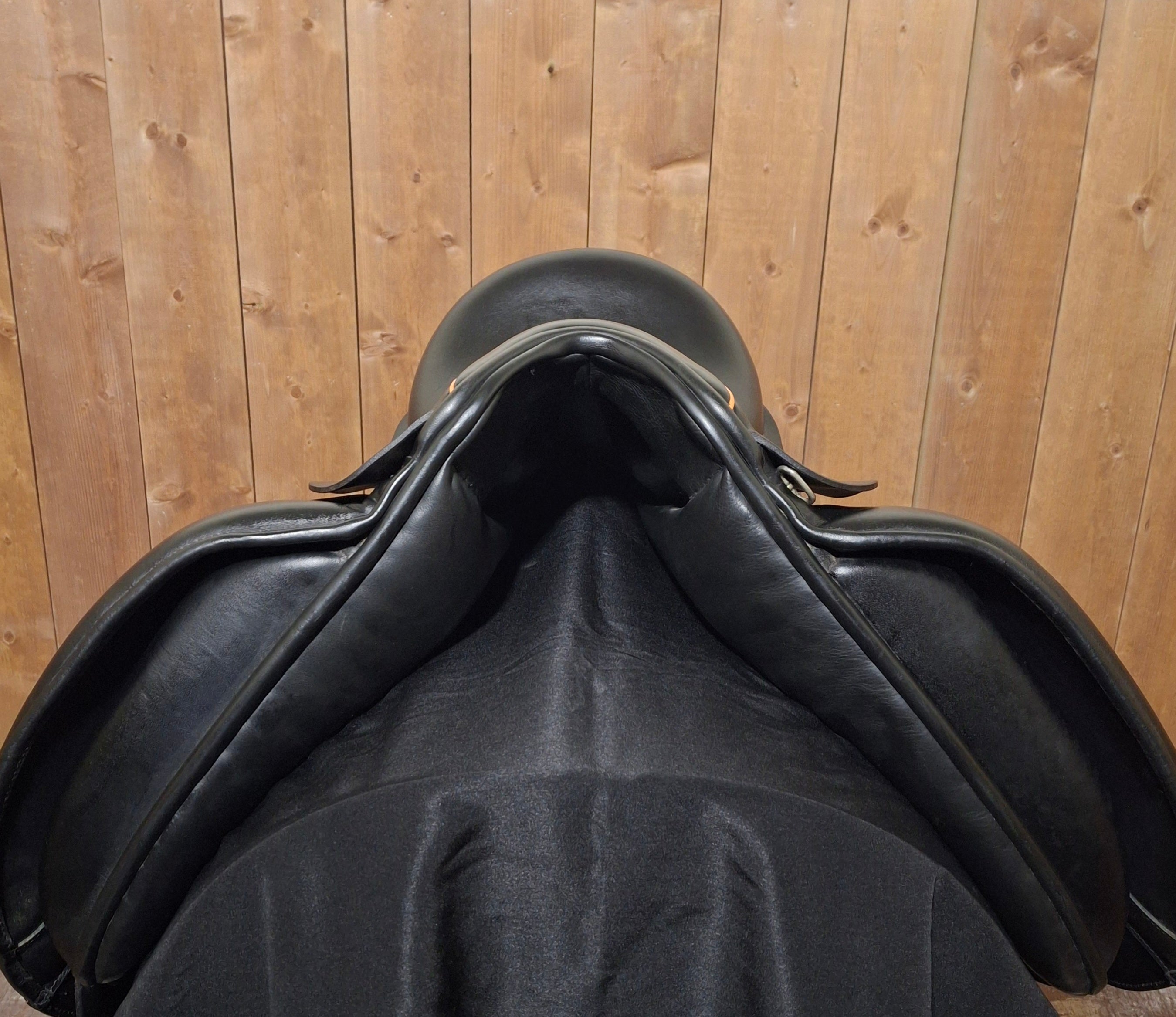 Used 18" Custom Steffen's Advantage Dressage Saddle