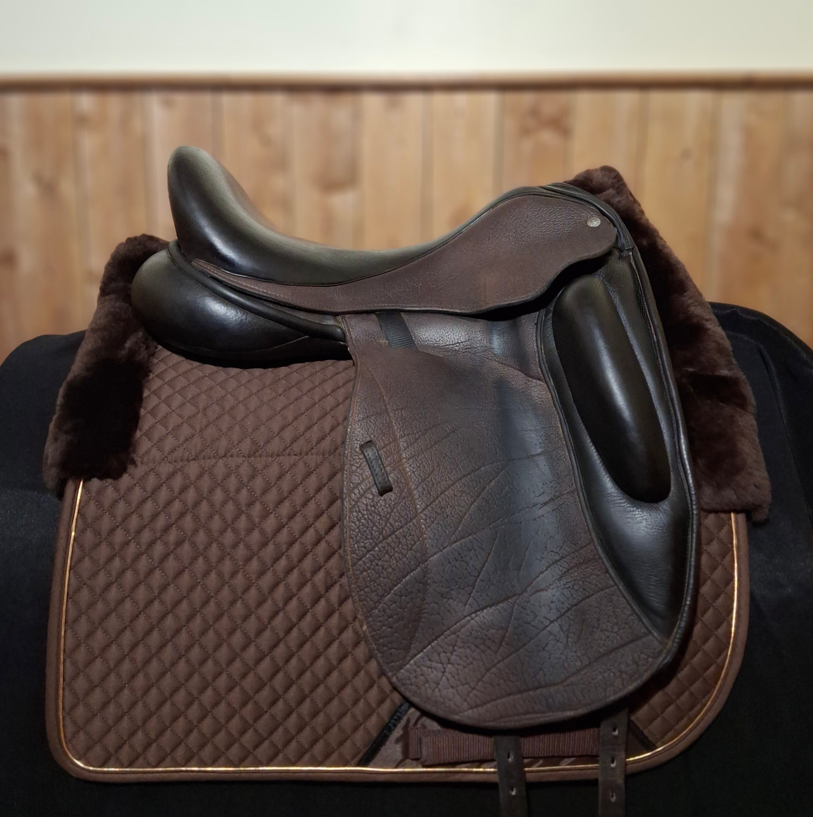 Used 17.5" Custom Icon Flight Dressage Saddle