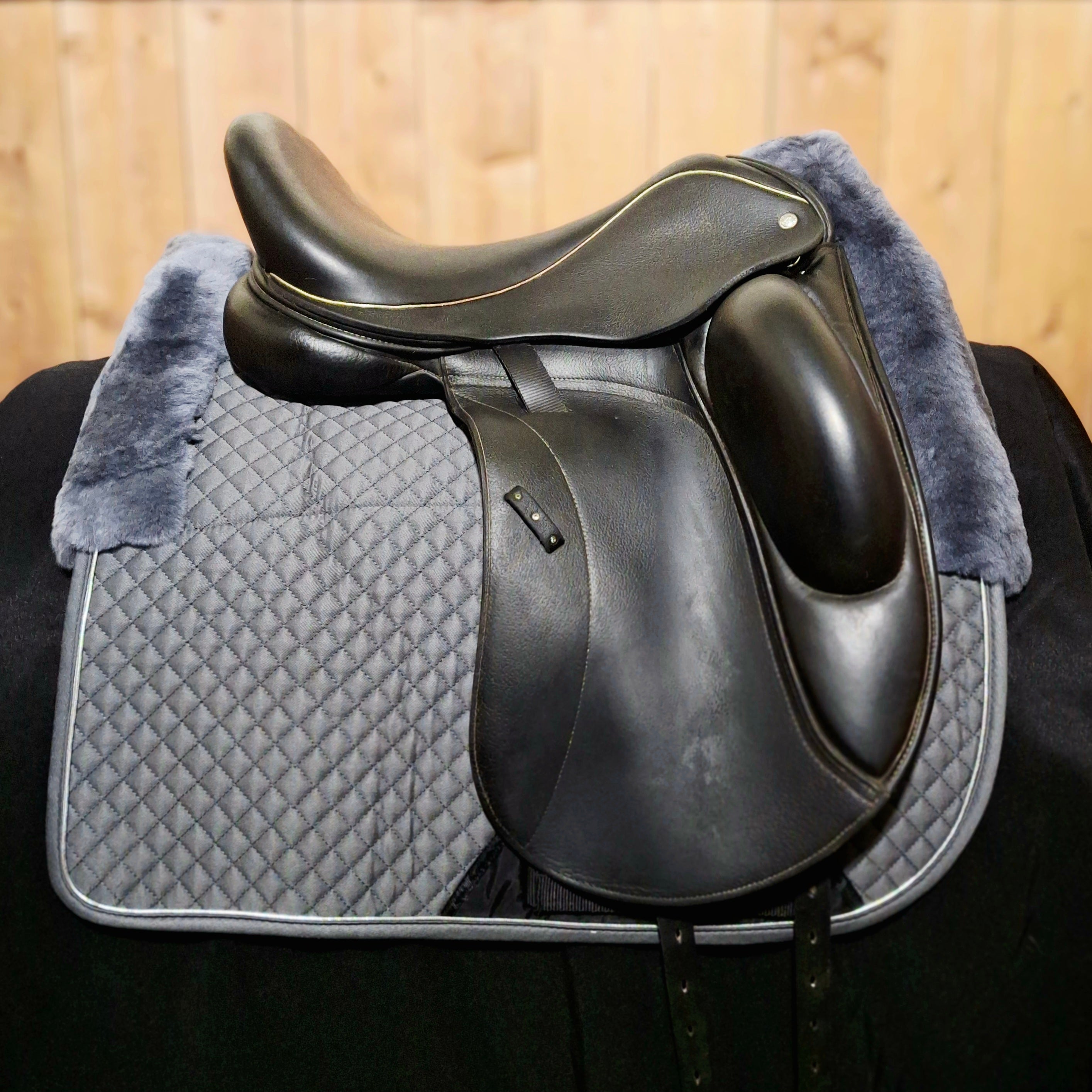 Used 17" Custom Wolfgang Omni Dressage Saddle