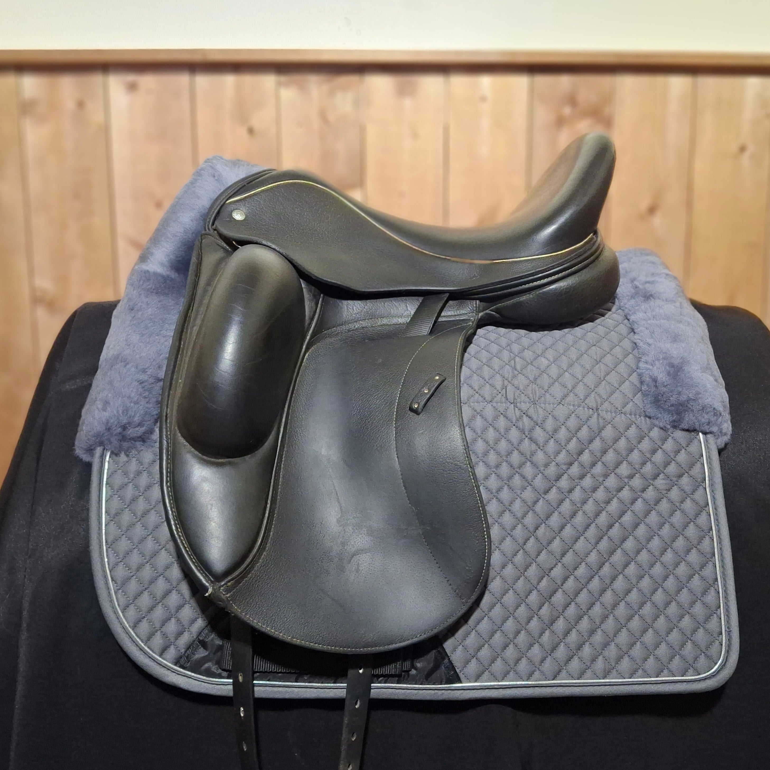 Used 17" Custom Wolfgang Omni Dressage Saddle
