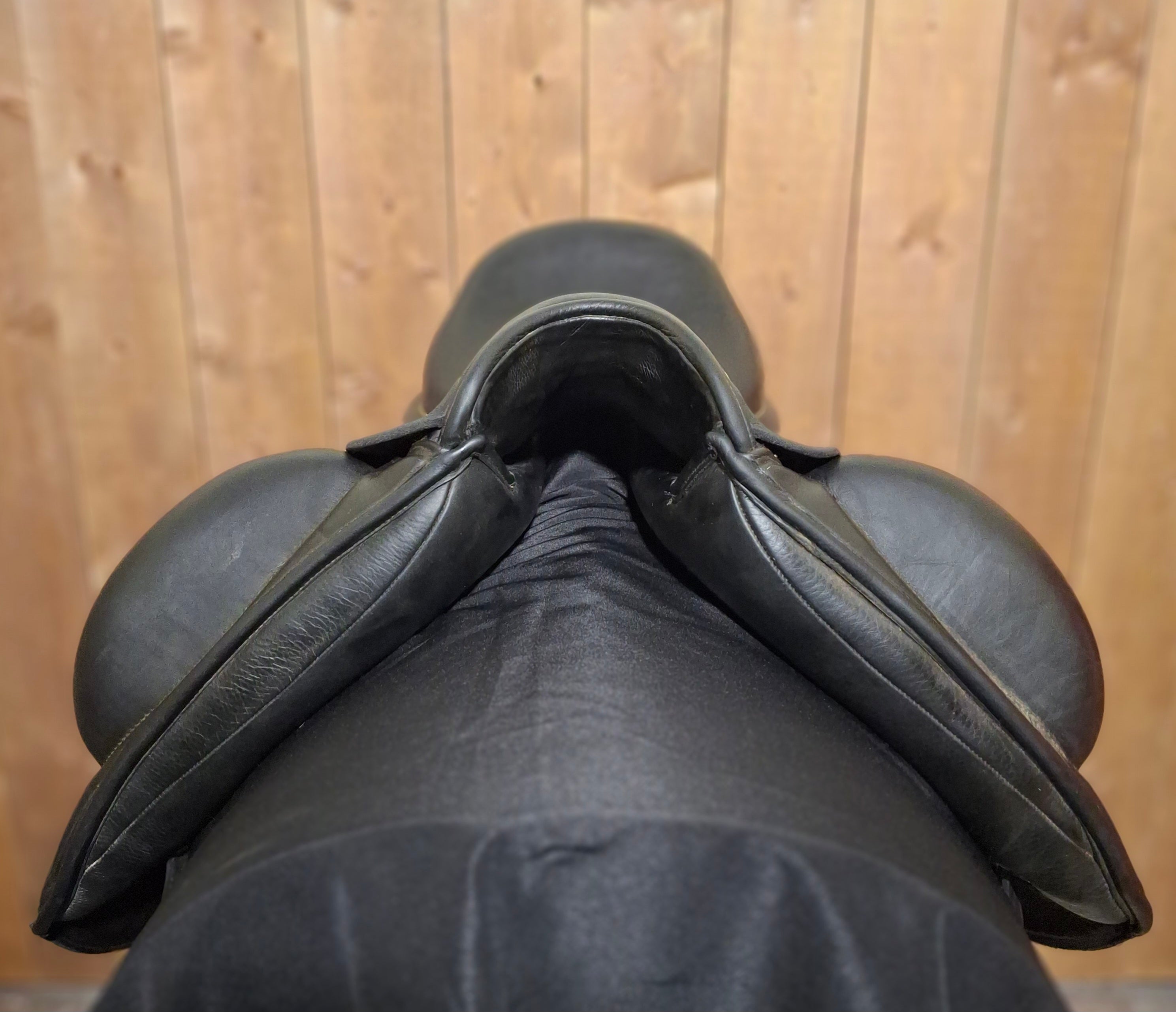 Used 17" Custom Wolfgang Omni Dressage Saddle