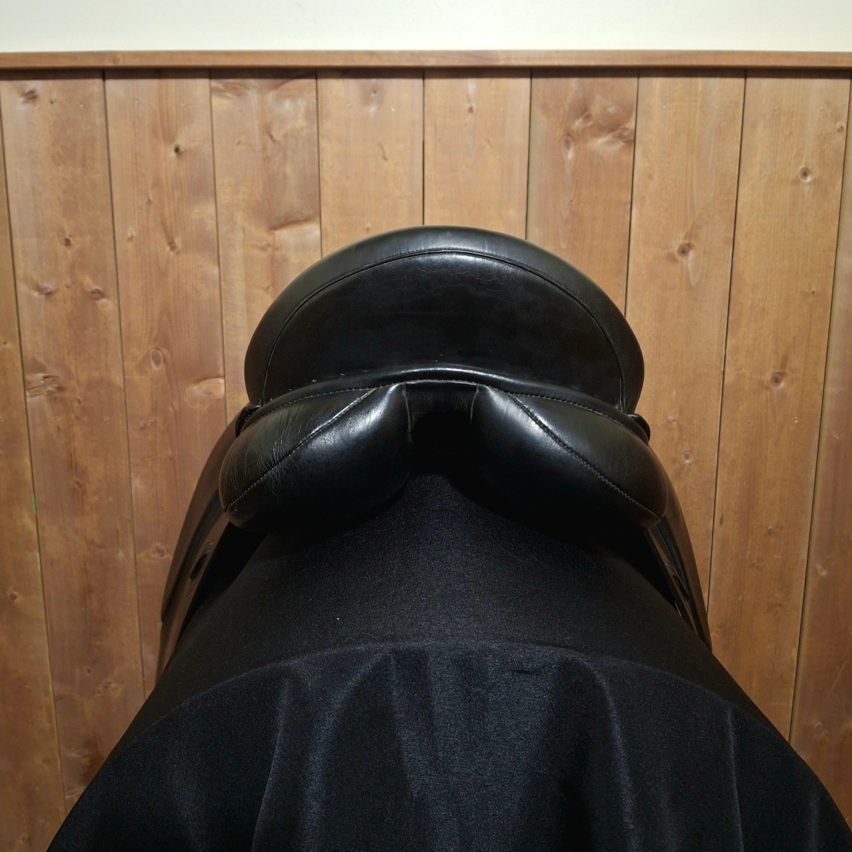 Used 19" Pariani Dressage Saddle