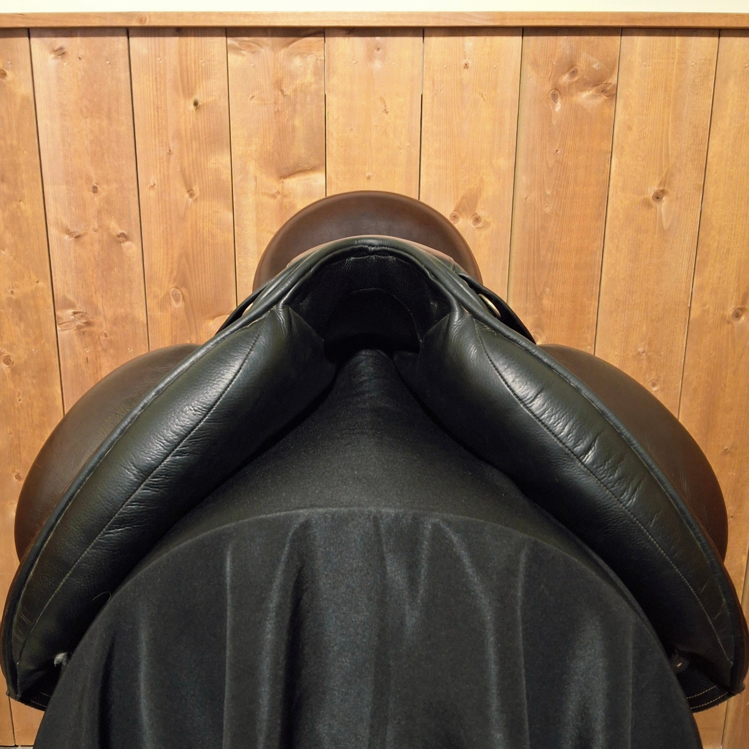 Used 16" N2 Cardhu Dressage Saddle