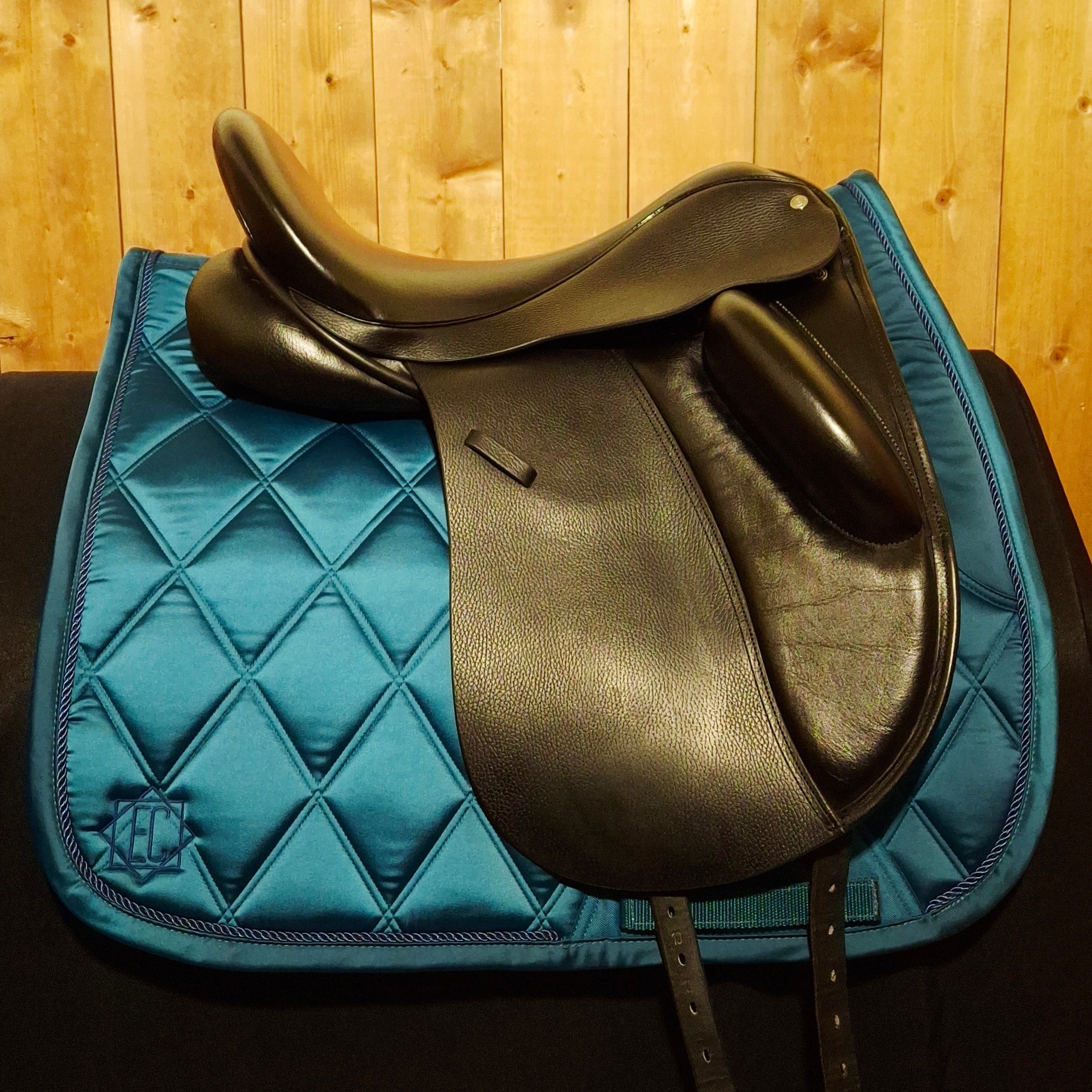 Used 17.5" Custom Wolfgang Solo Dressage Saddle