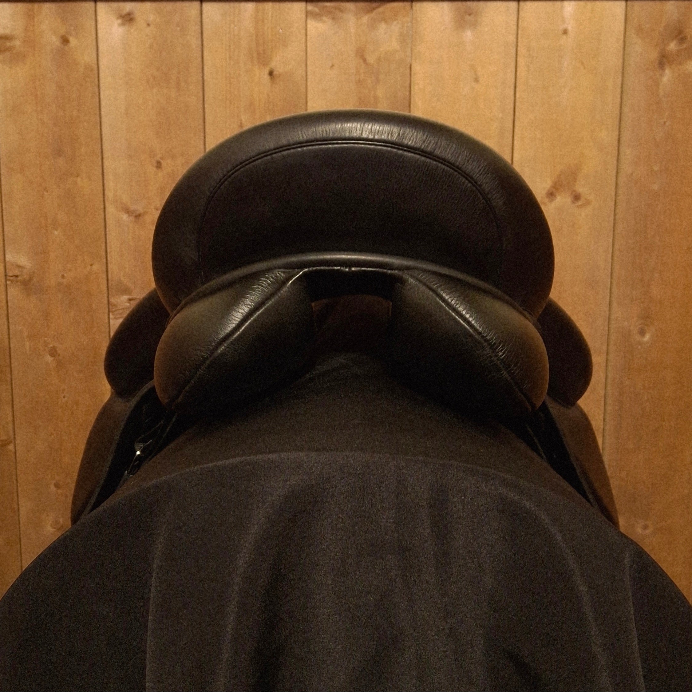 Used 17.5" Custom Wolfgang Solo Dressage Saddle