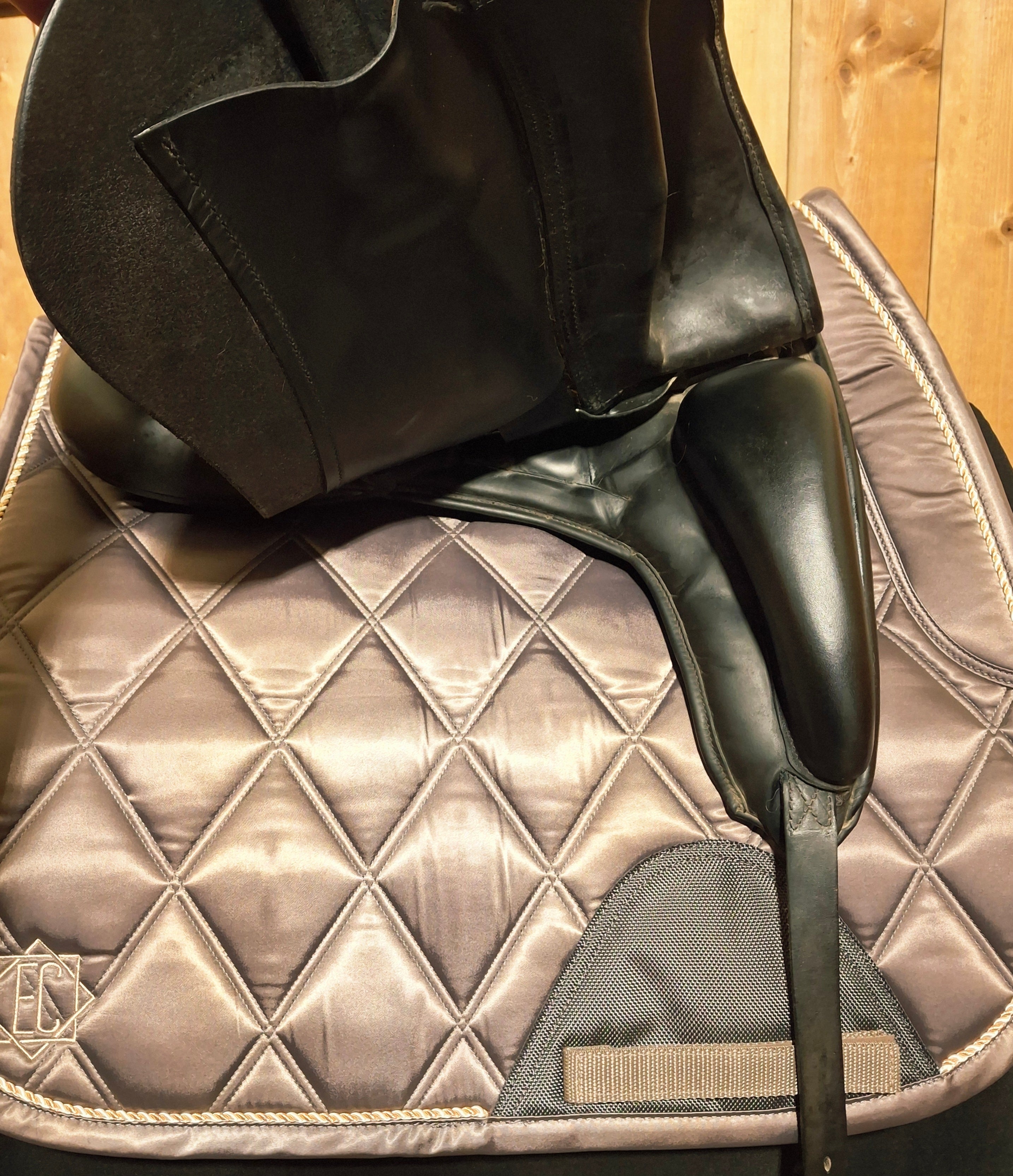 Used 16.5" Dresch Dressage Saddle