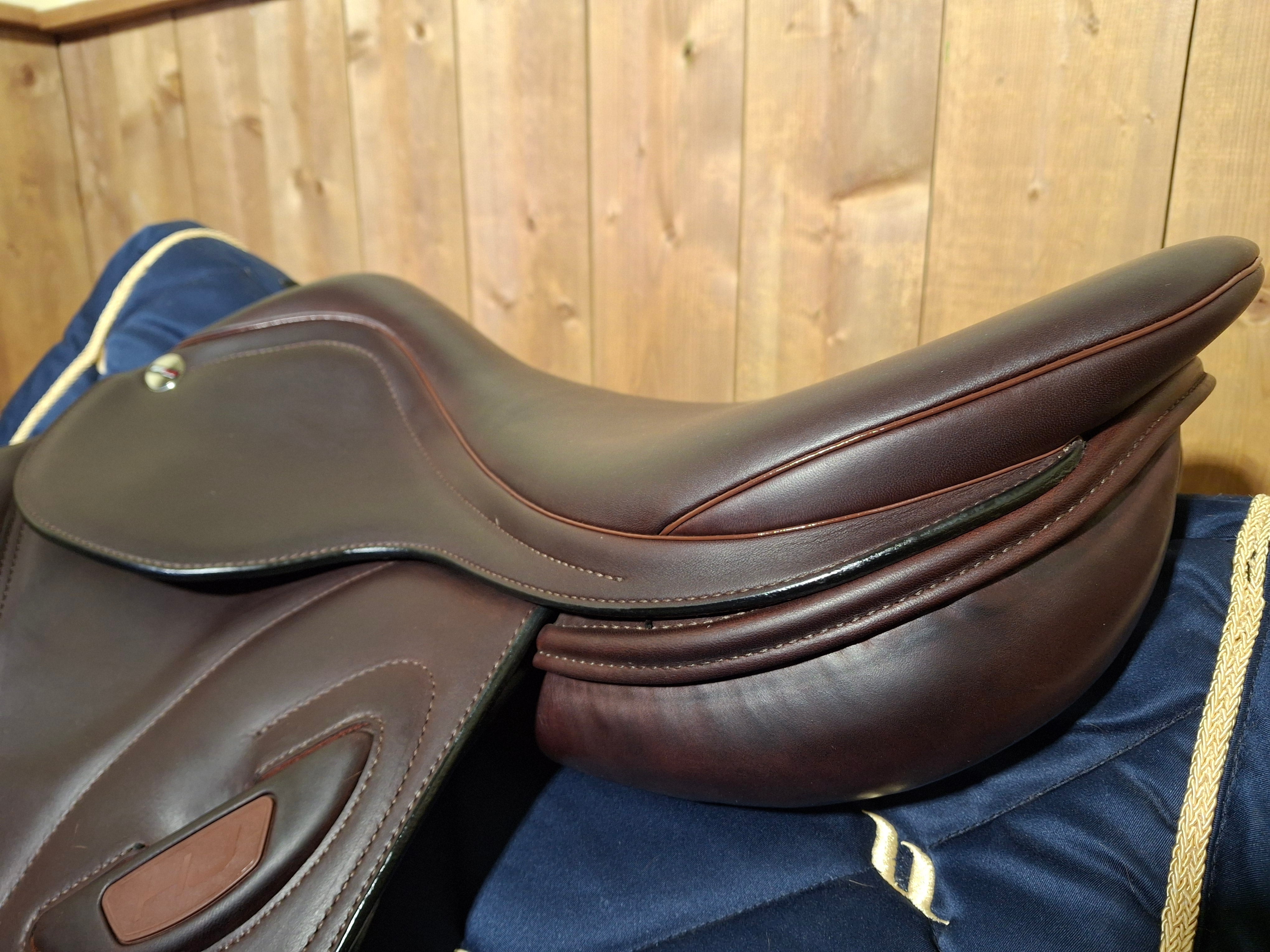 Used 17" Erreplus GTS Jump Saddle