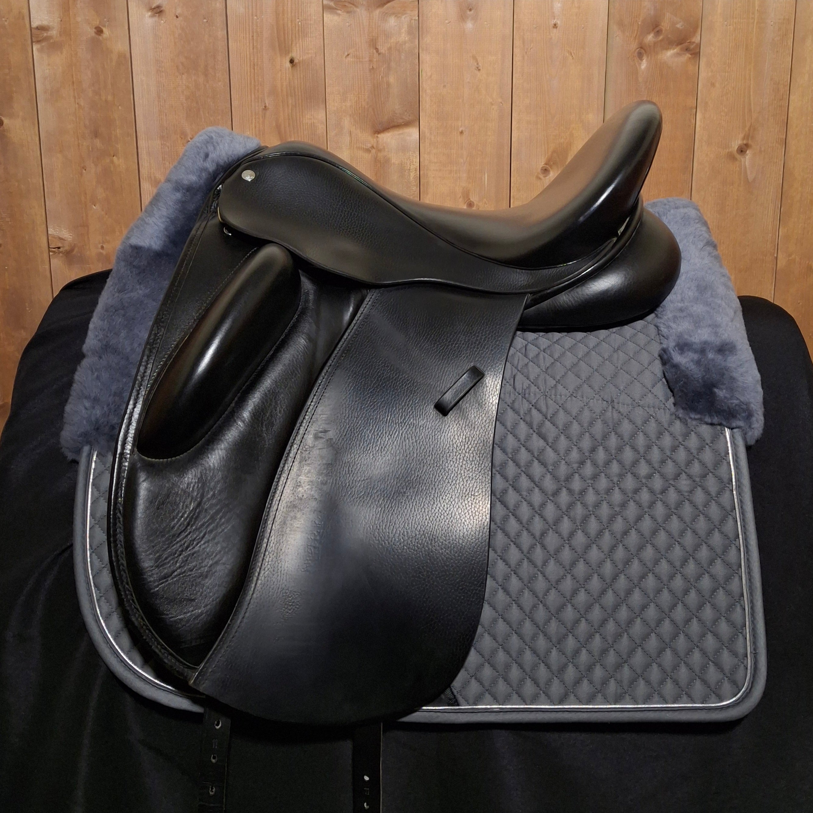 Used 17.5" Custom Wolfgang Solo Dressage Saddle