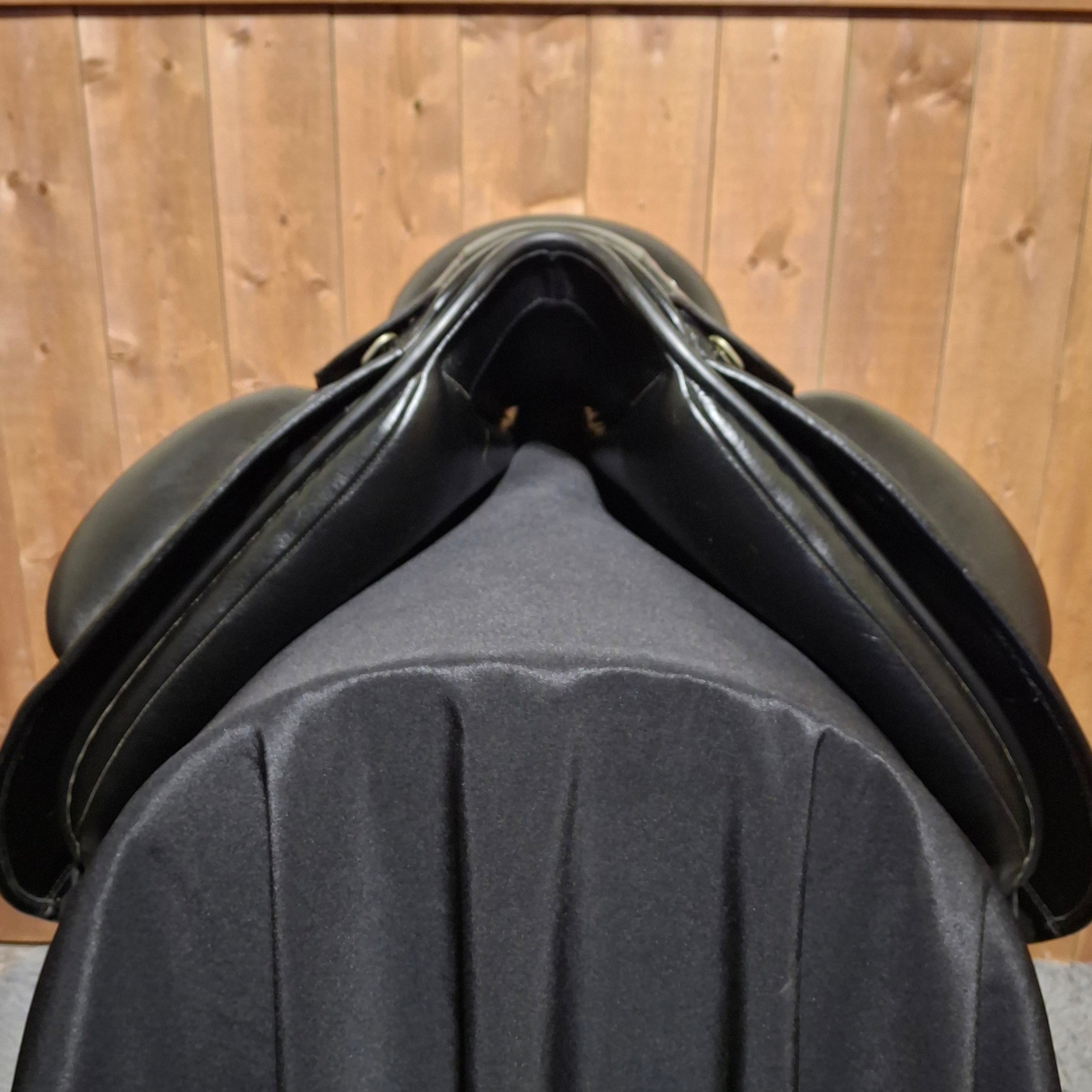 Used 17.5" Custom Wolfgang Solo Dressage Saddle