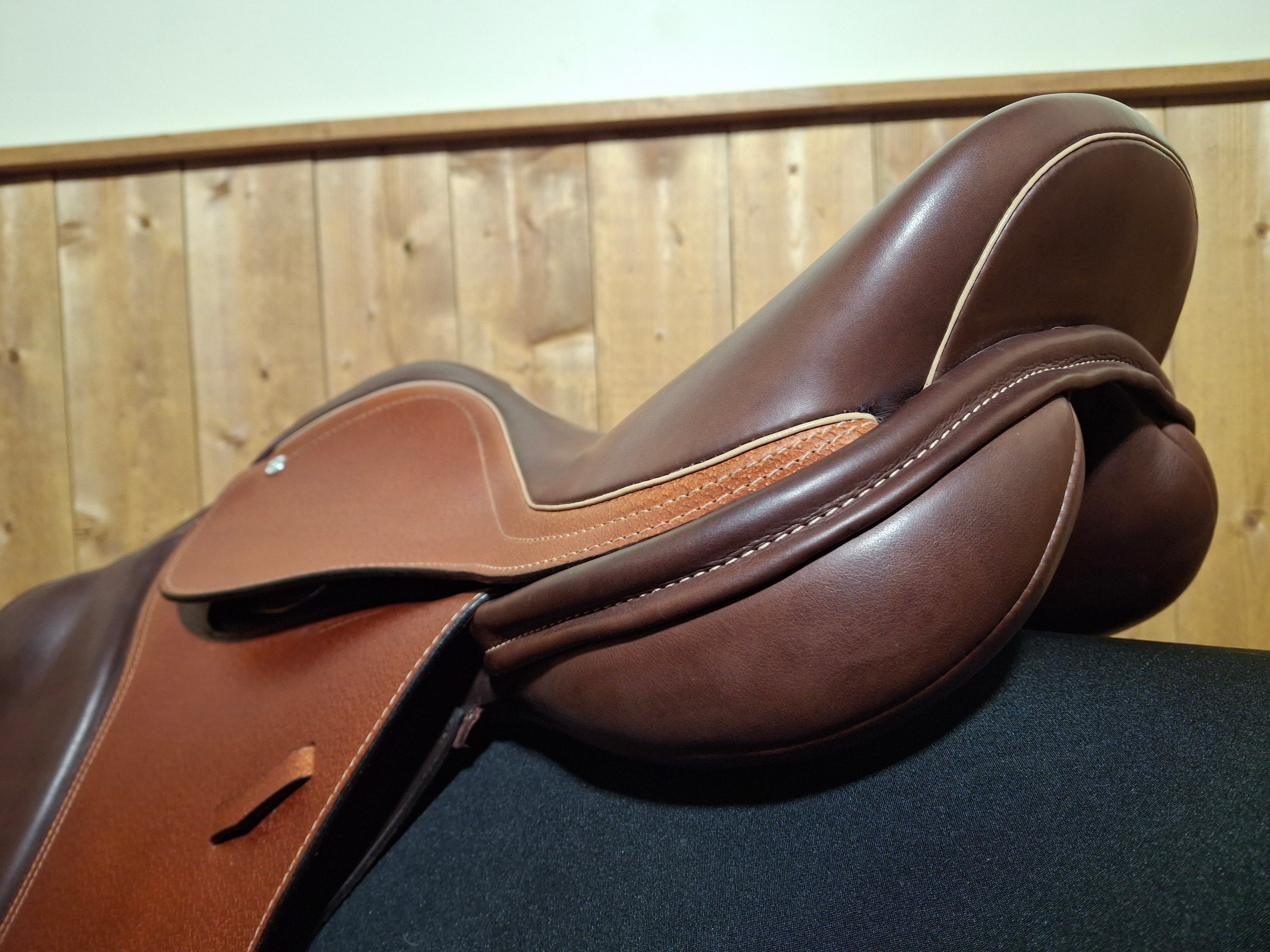 New 17" Loxley by Bliss Jump LX Demo Saddle