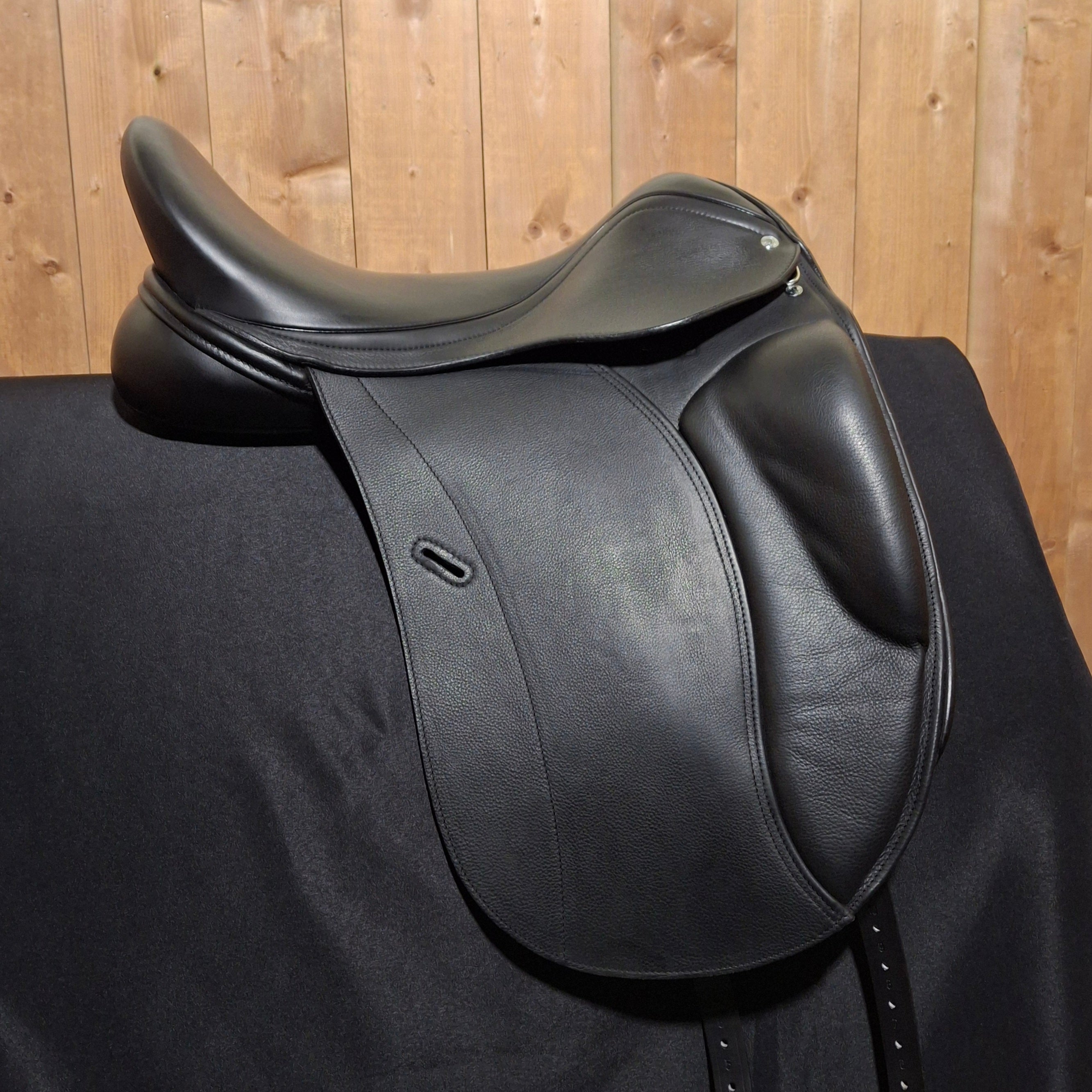 New 18" Loxley by Bliss Mono Dressage Demo Saddle