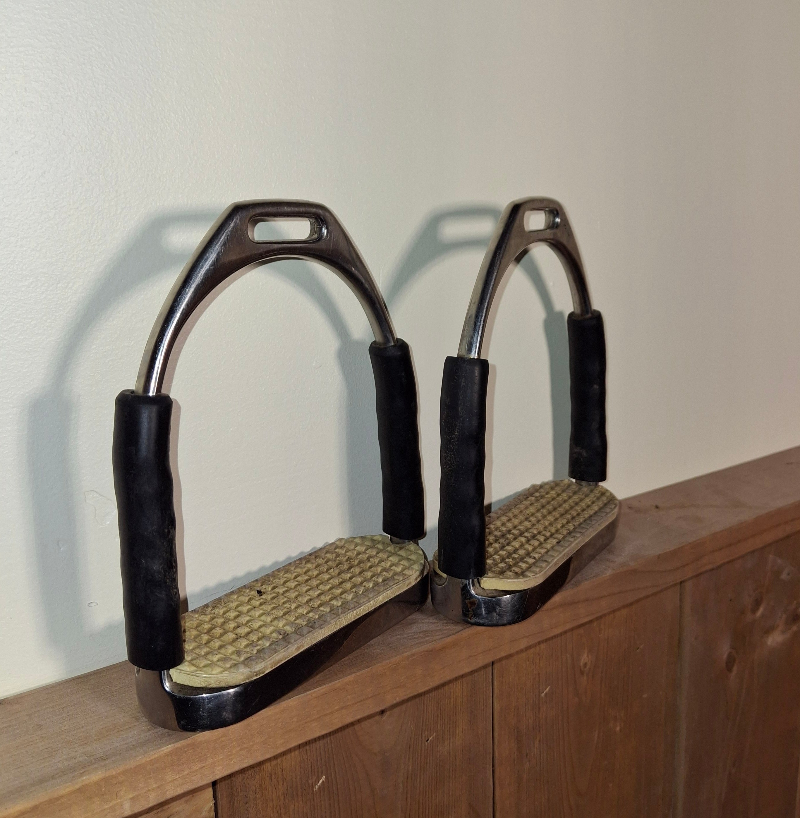 Used Fillis Flex Stirrup Irons