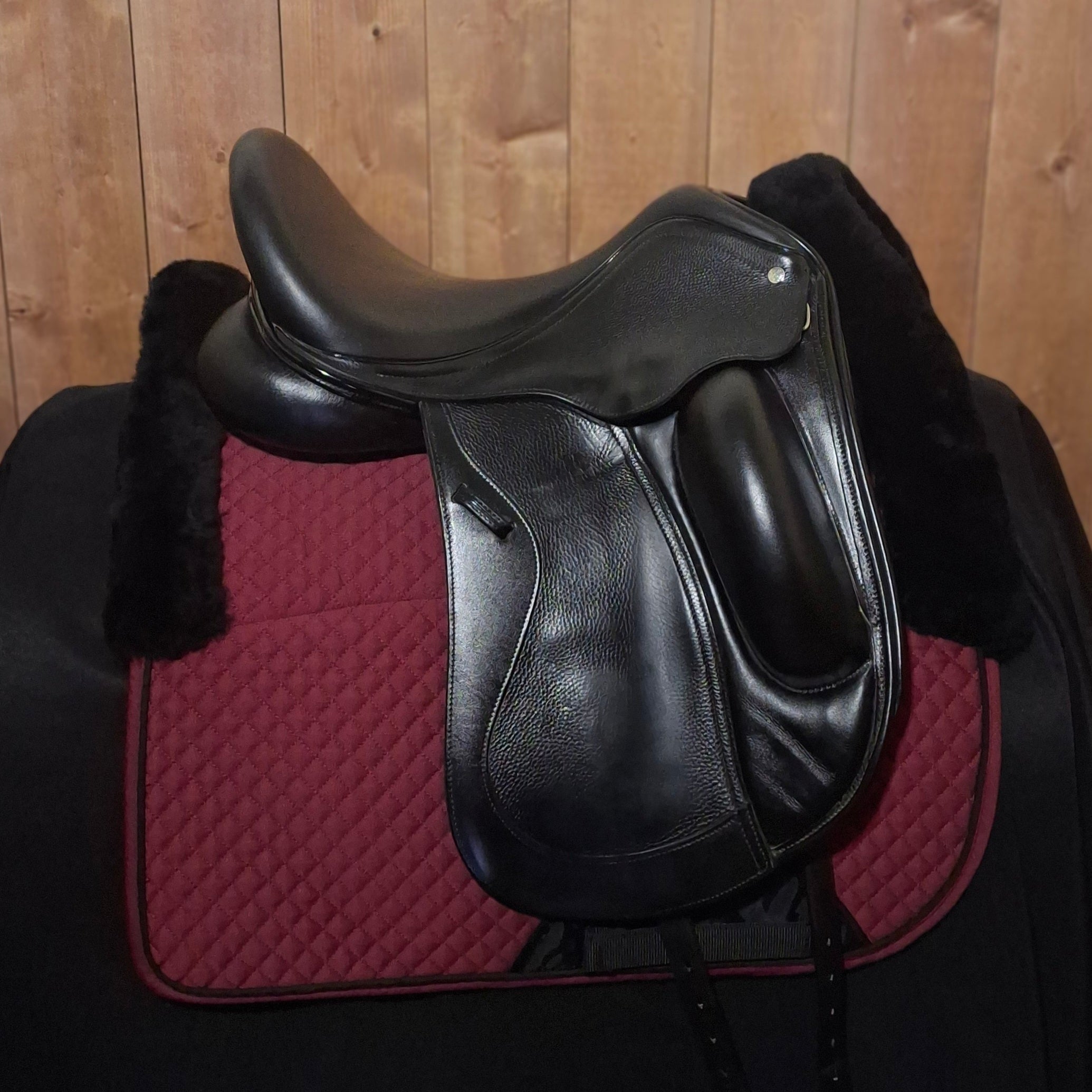 Used 17.5" Custom Everest R Dressage Saddle