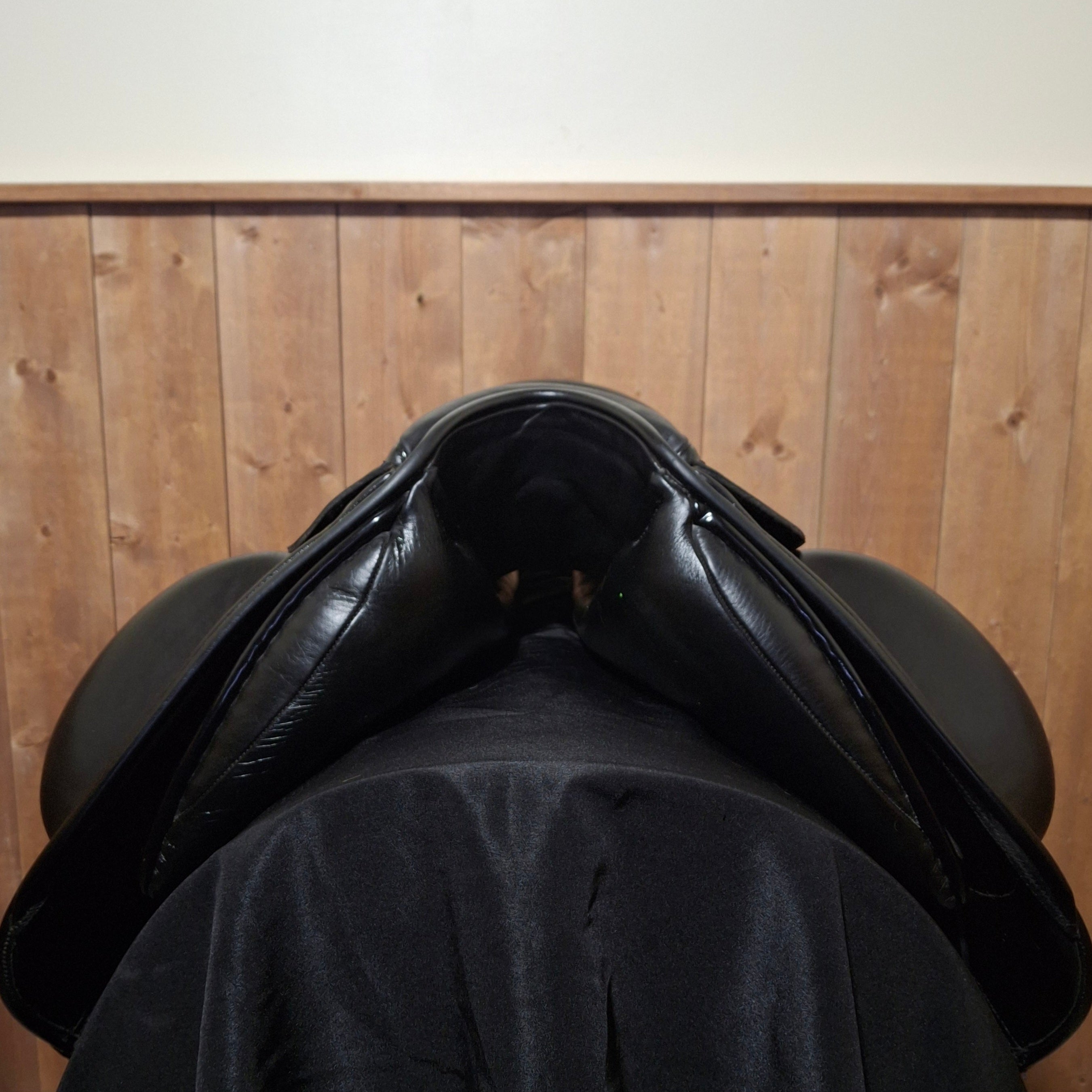 Used 17.5" Custom Everest R Dressage Saddle