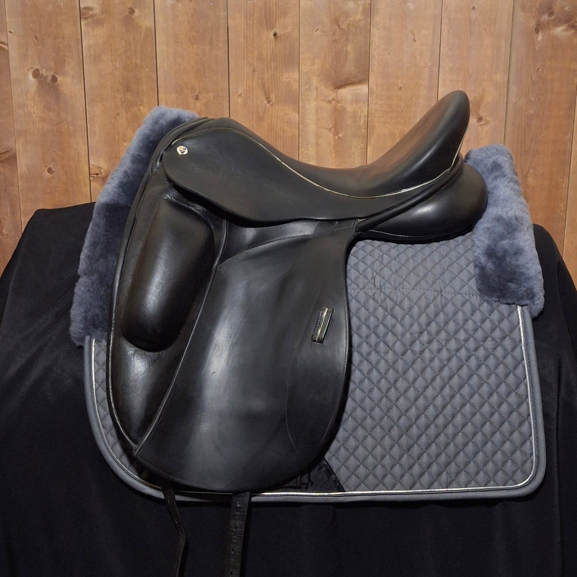 Used 17.5" N2 Vinctore Dressage Saddle