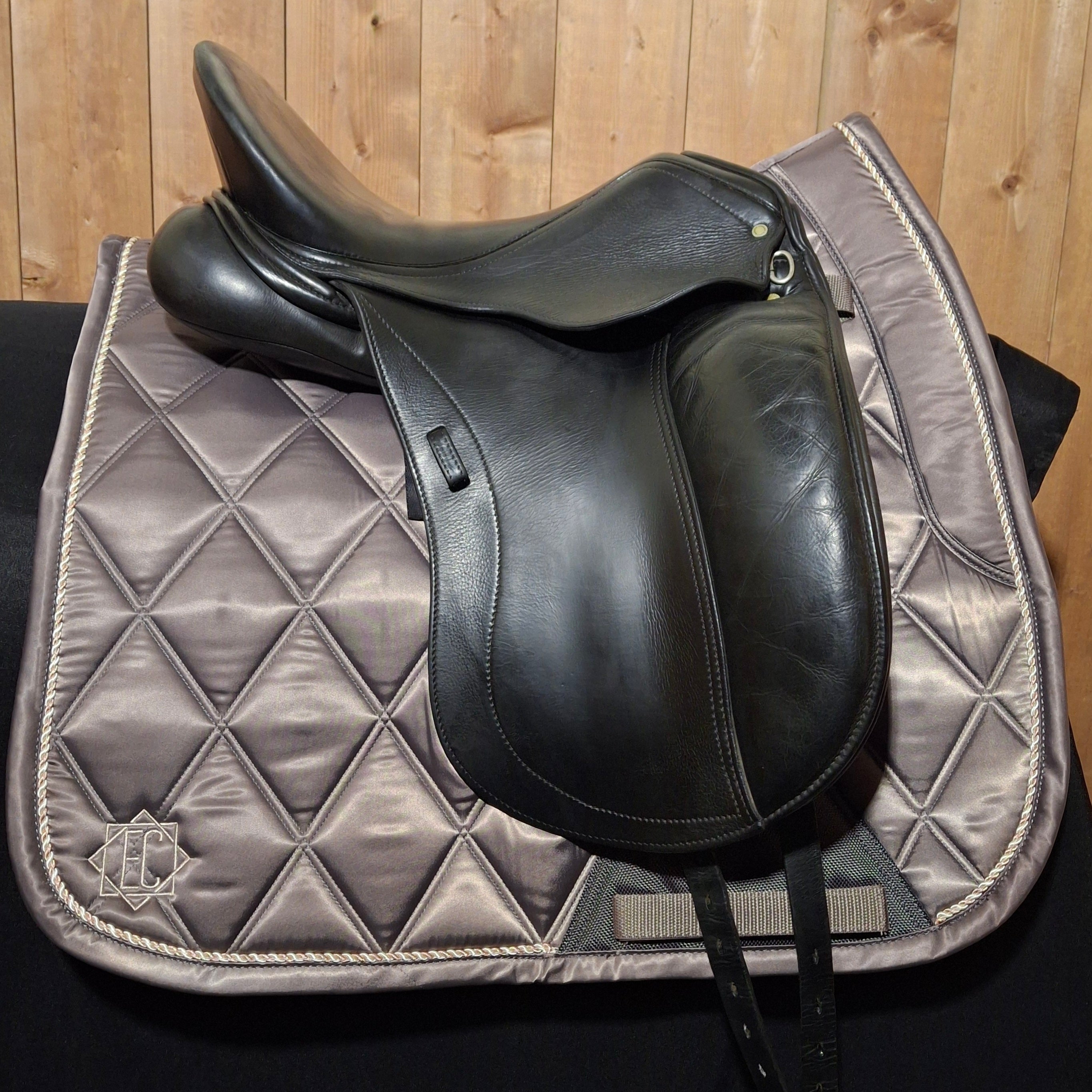 Used 17.5" Schleese Triumph Dressage Saddle