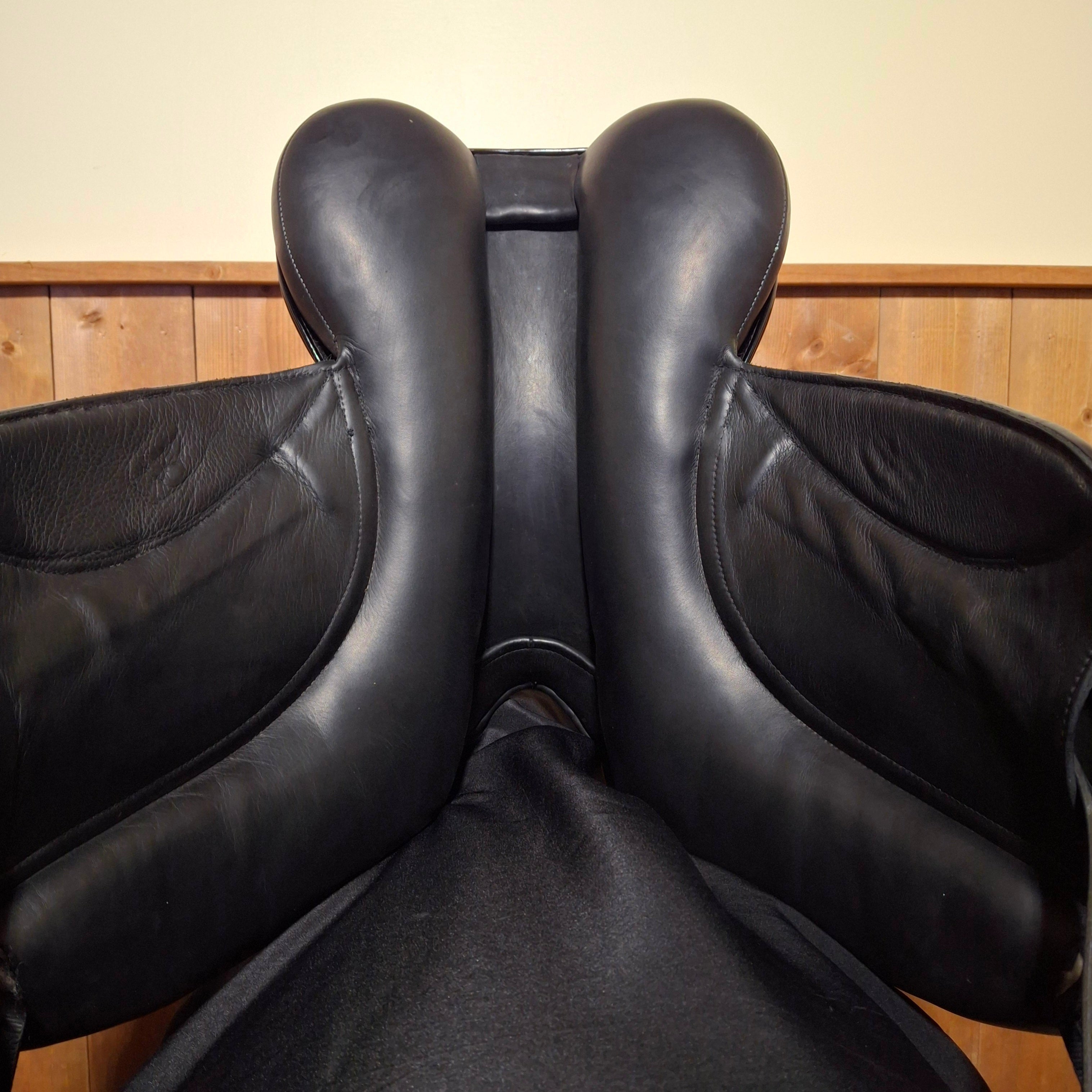 Used 17" N2 Cardhu Dressage Saddle