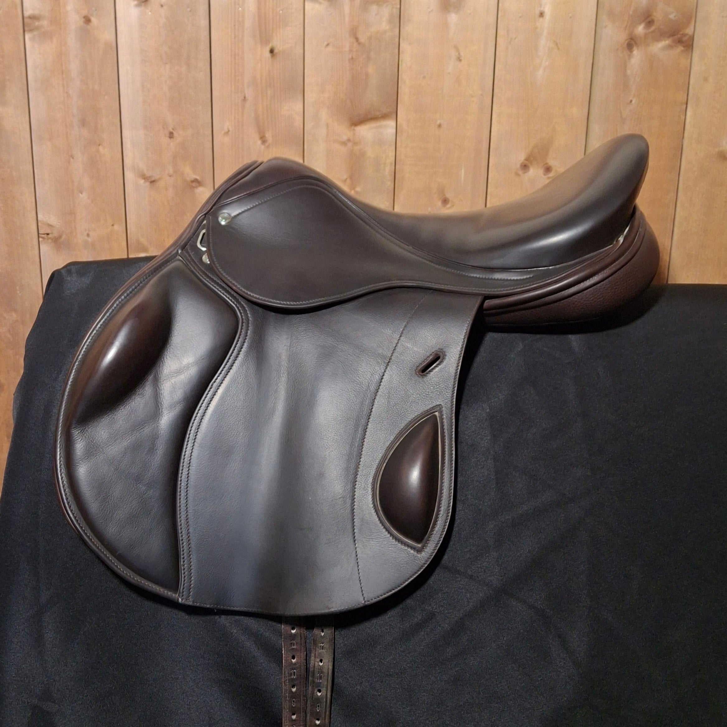 Used 18.5" Loxley Foxhunter Monoflap Jump Saddle