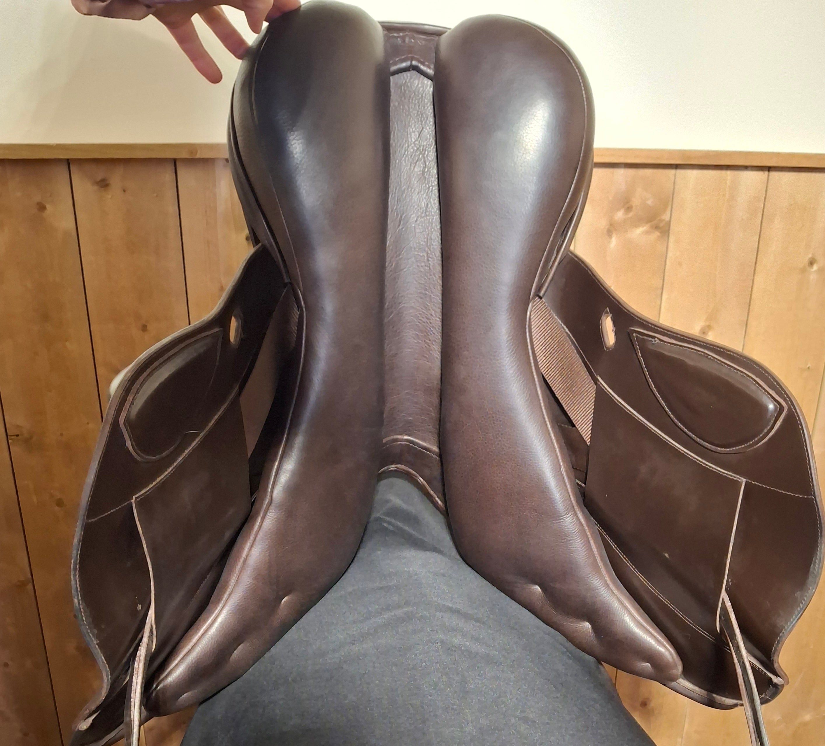 Used 18.5" Loxley Foxhunter Monoflap Jump Saddle