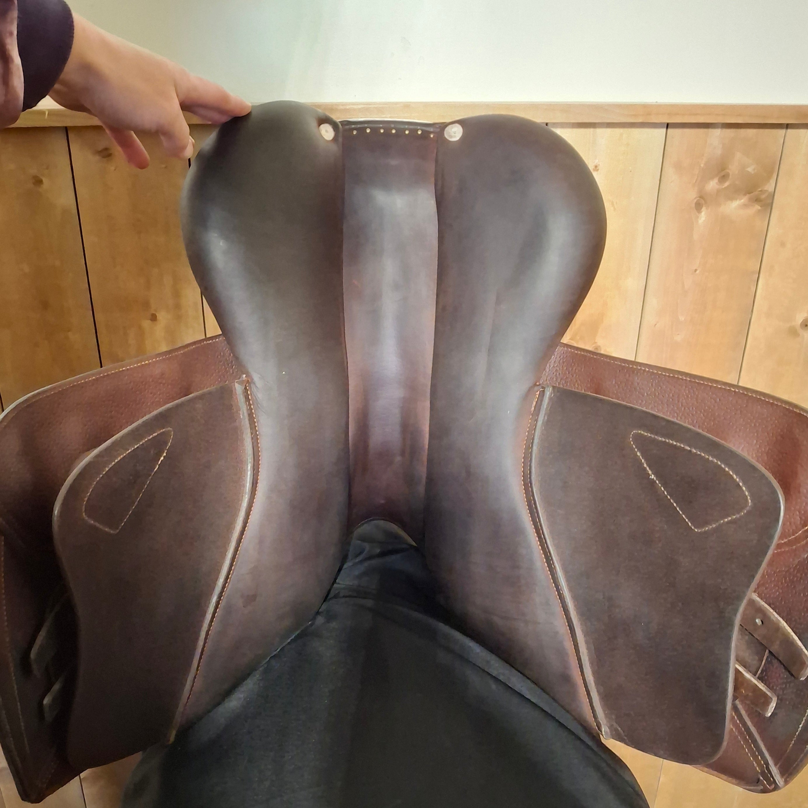 Used 16.5" CWD 2Gs SE25 Jump Saddle