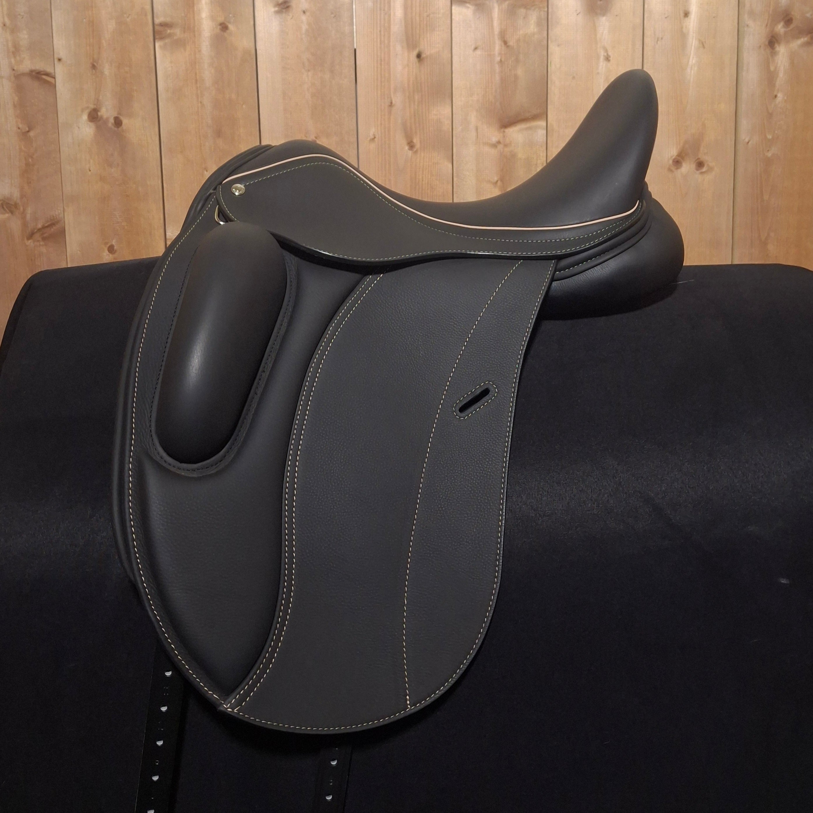 New 17.5" Loxley by Bliss Dressage Monoflap Demo Saddle