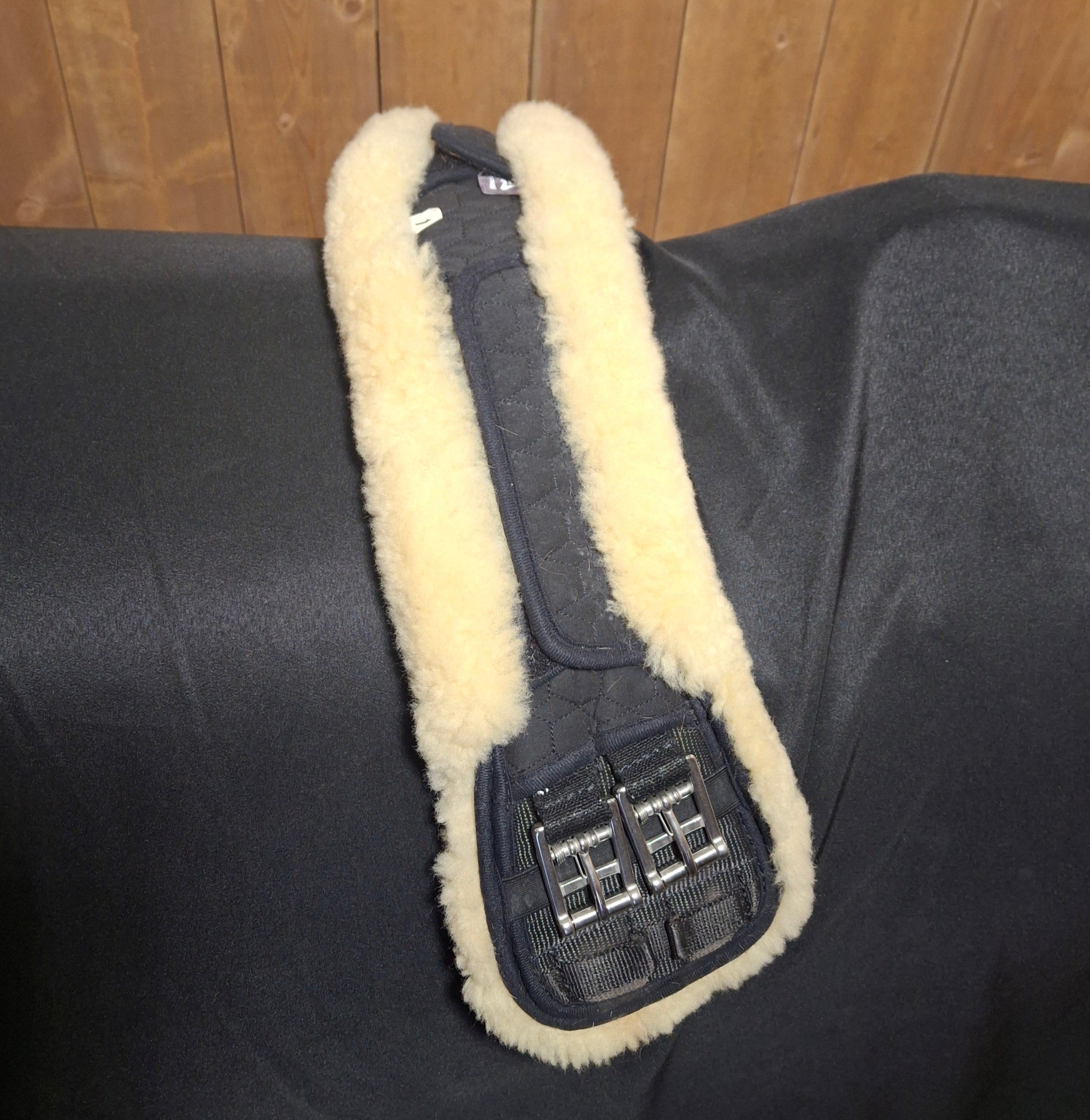 Used 65 cm Natural Mattes Crescent Short Girth