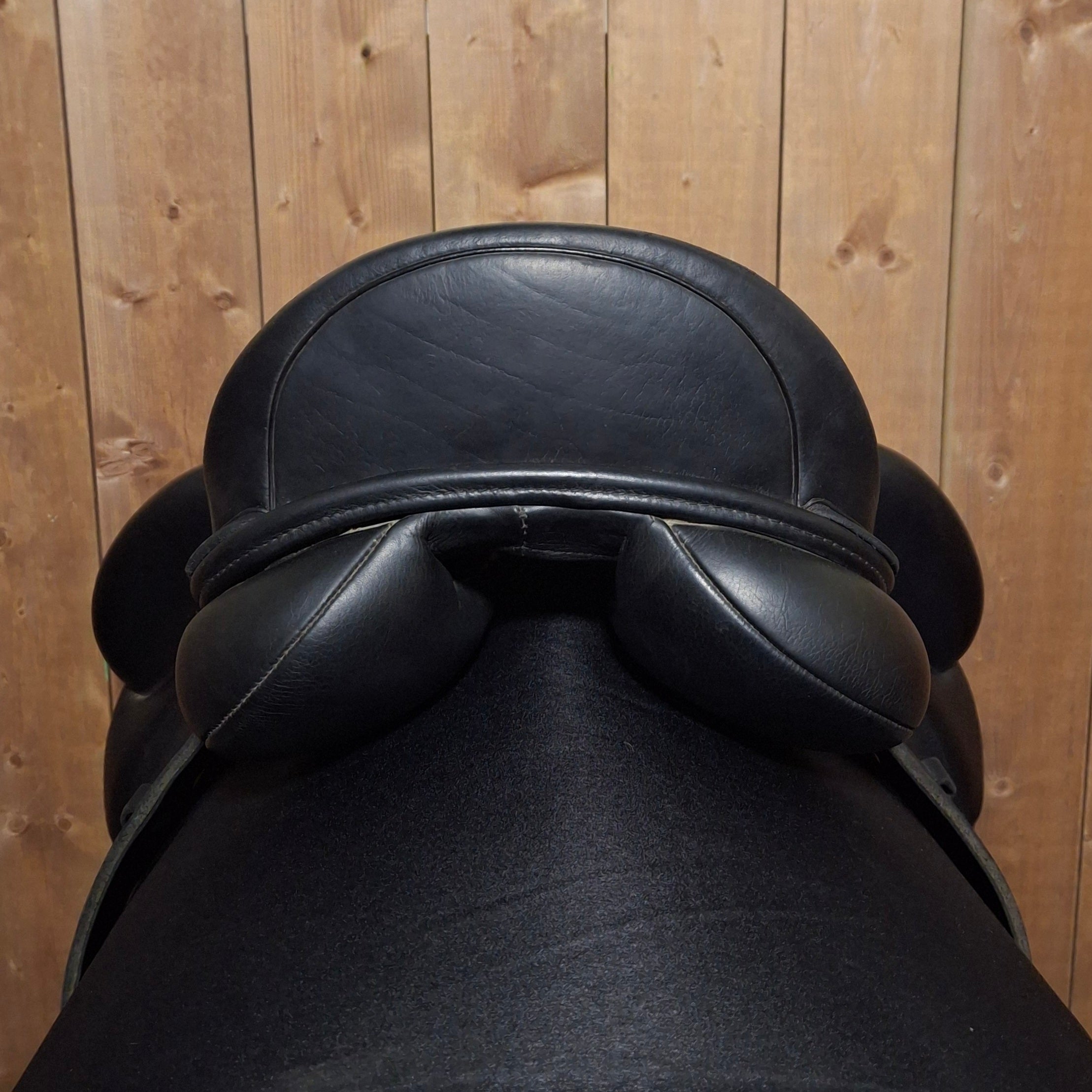 Used 17" Custom Advantage R Dressage Saddle
