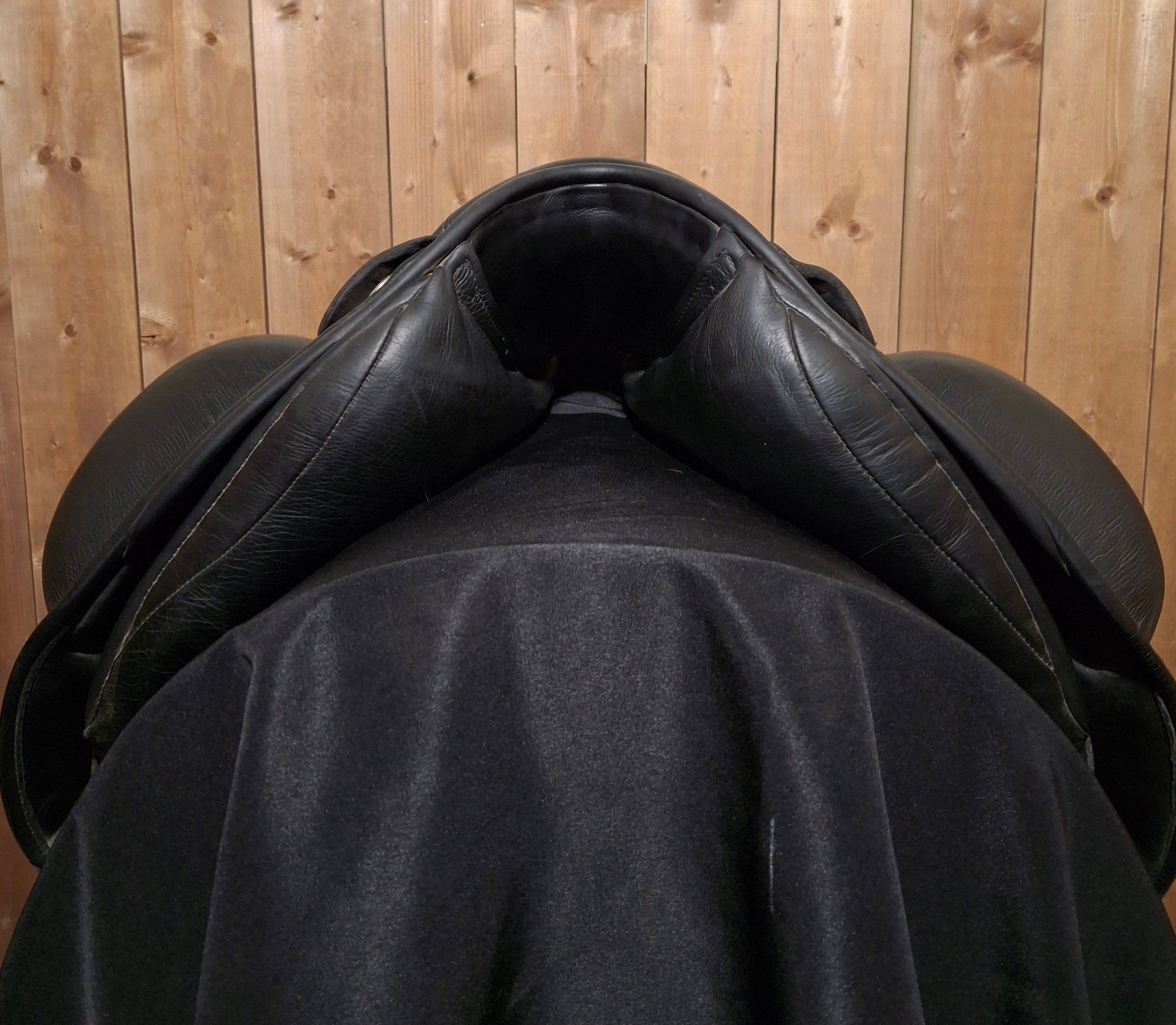 Used 17" Custom Advantage R Dressage Saddle