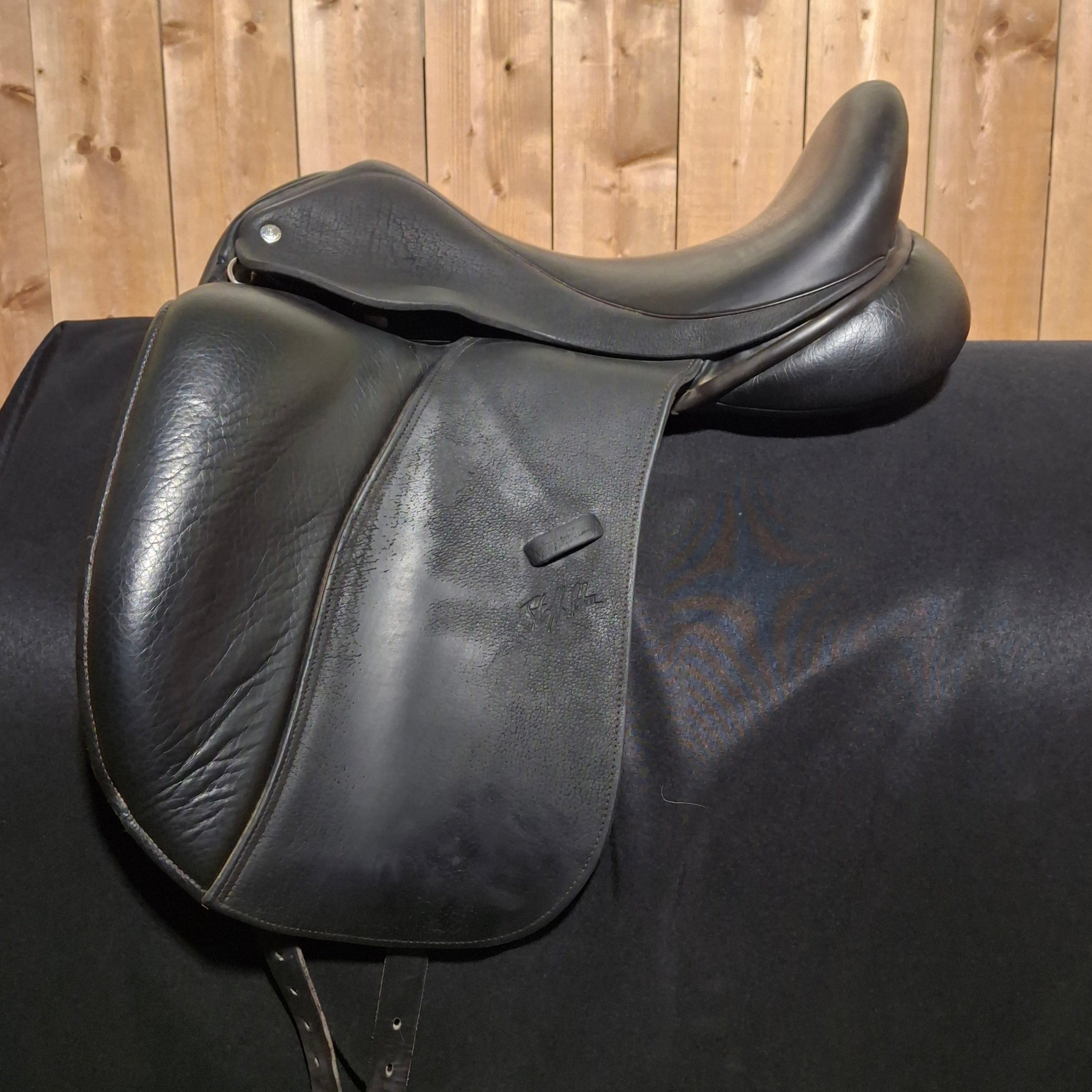 Used 17" Custom Steffen's Advantage Dressage Saddle