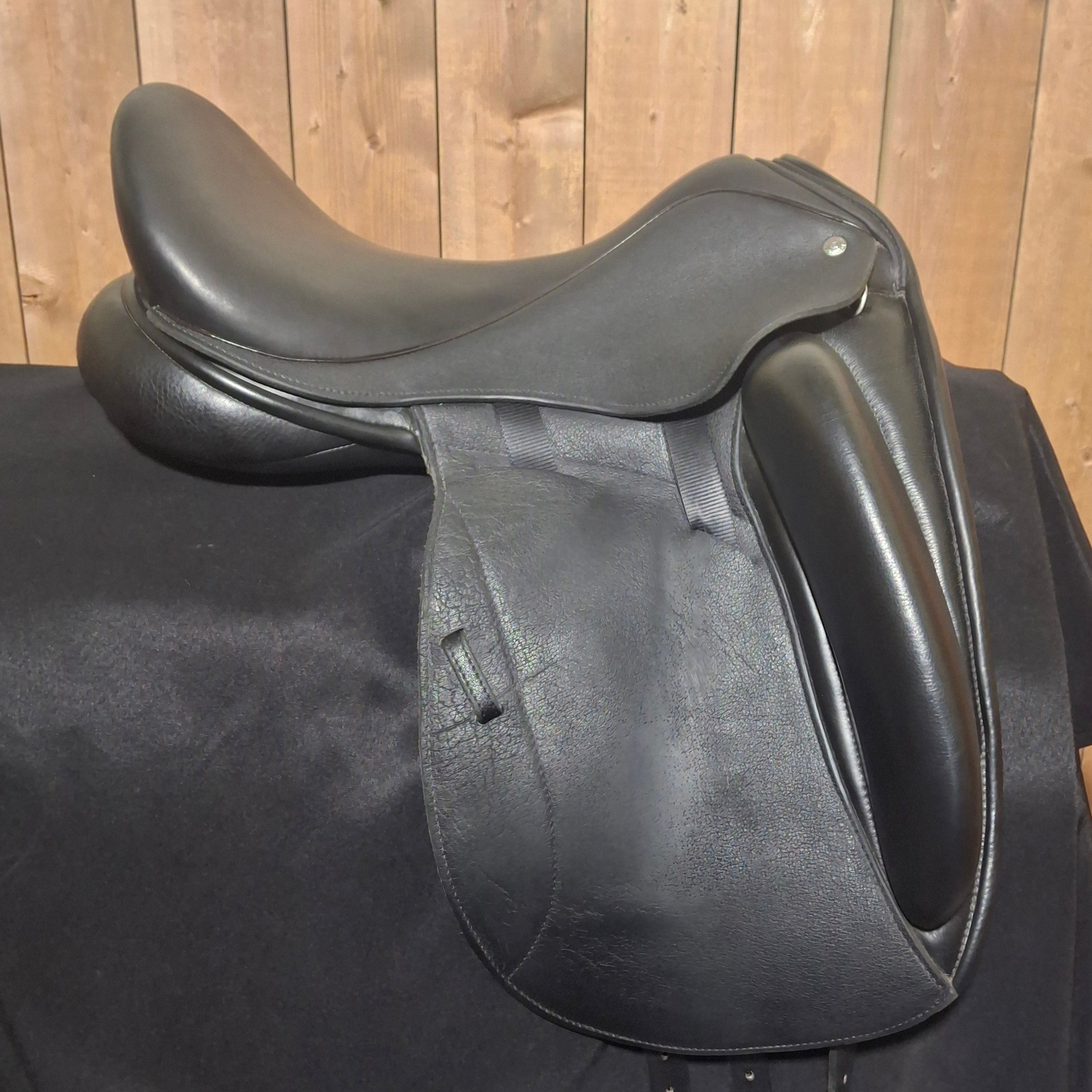 Used 17.5" Custom Icon Flight Dressage Saddle