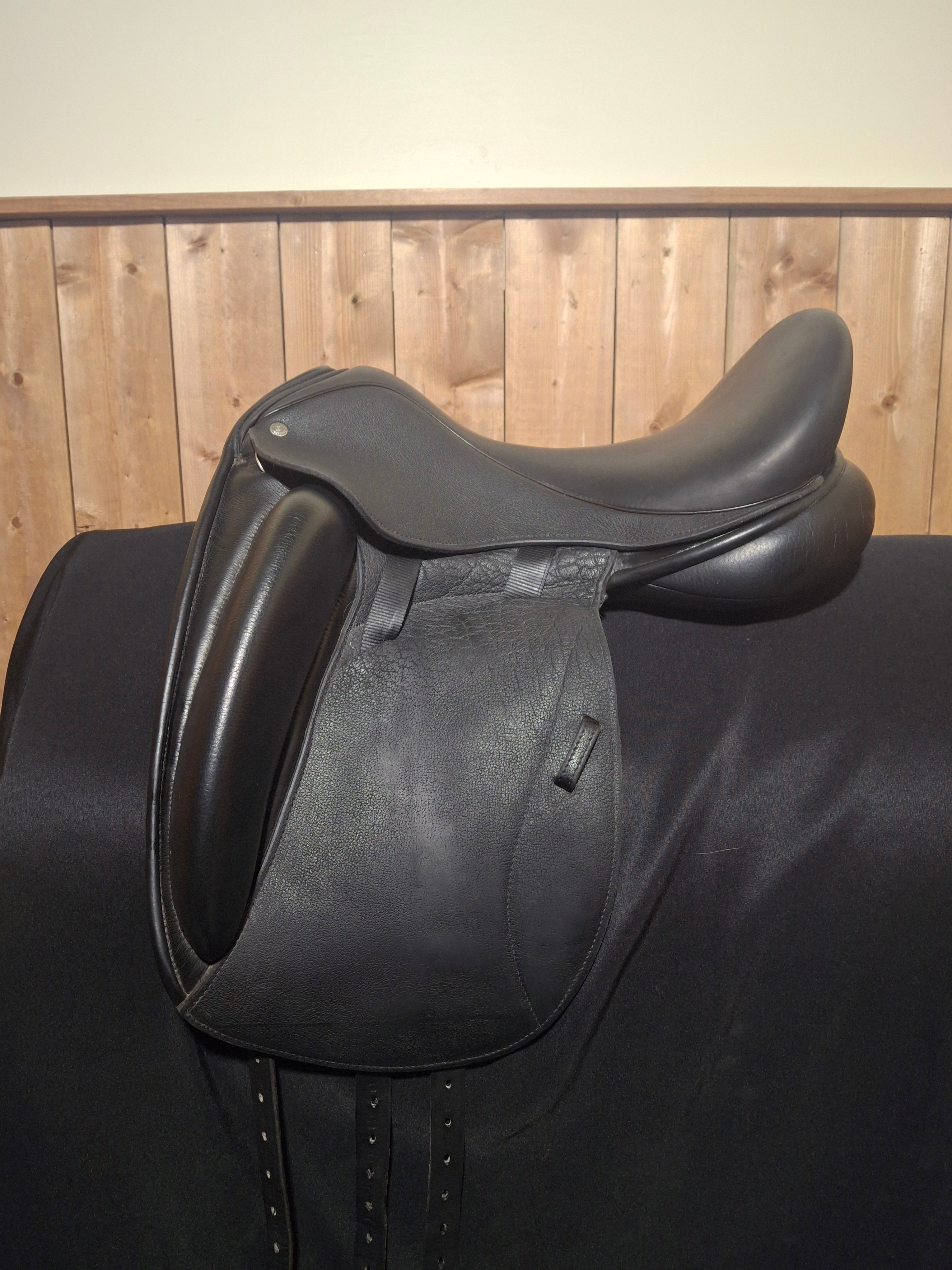 Used 17.5" Custom Icon Flight Dressage Saddle