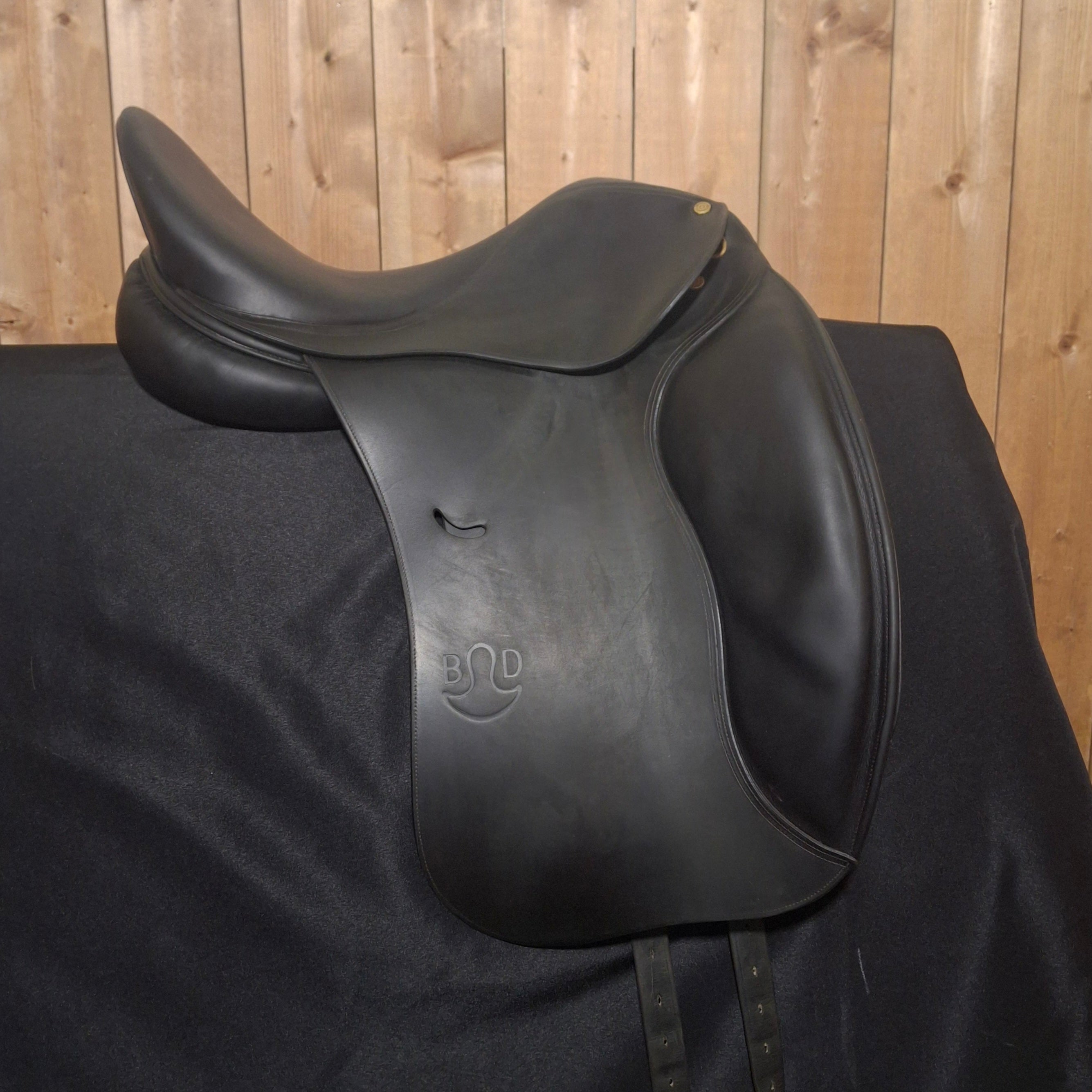 Used 17.5 Bruno Delgrange Dressage Saddle
