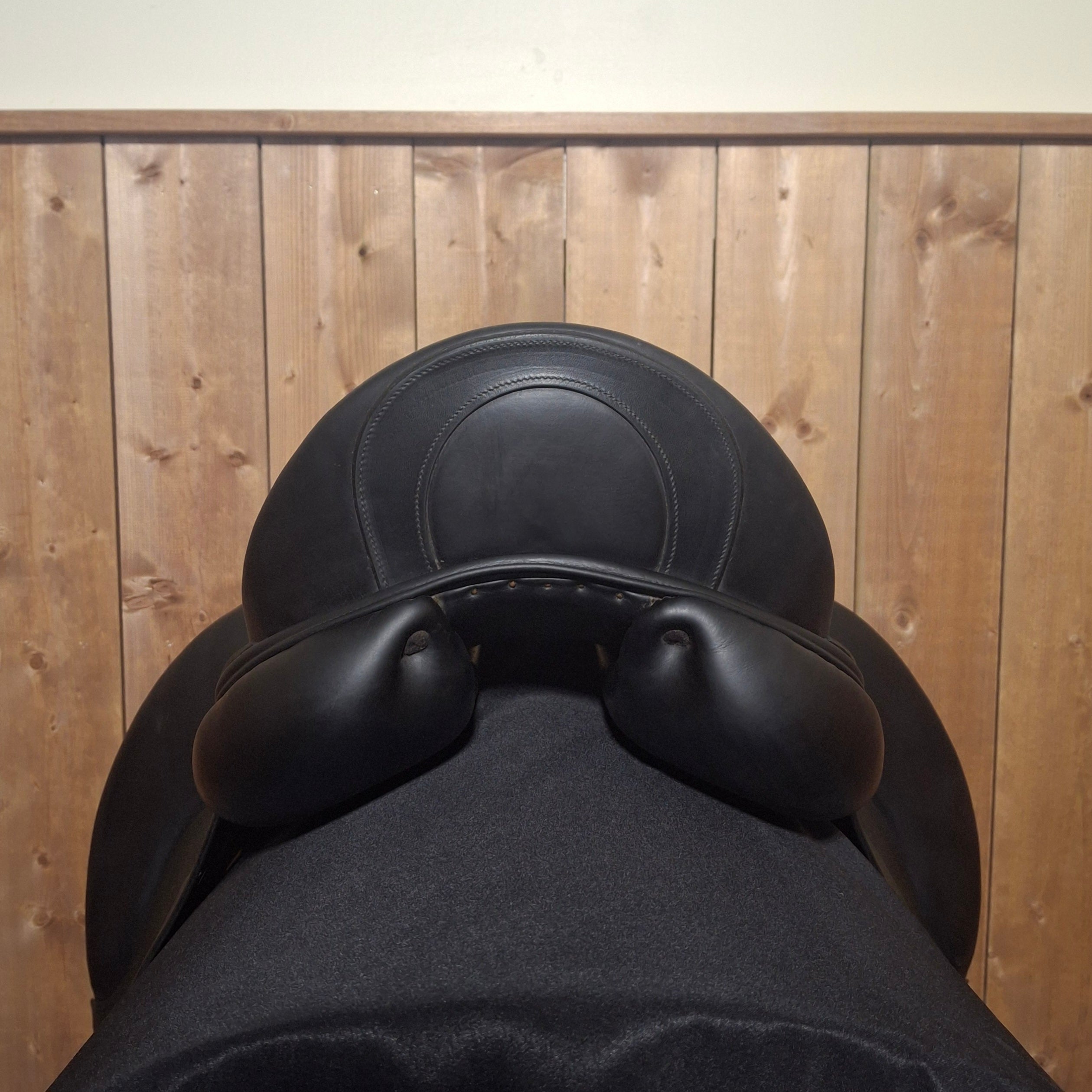 Used 17.5 Bruno Delgrange Dressage Saddle