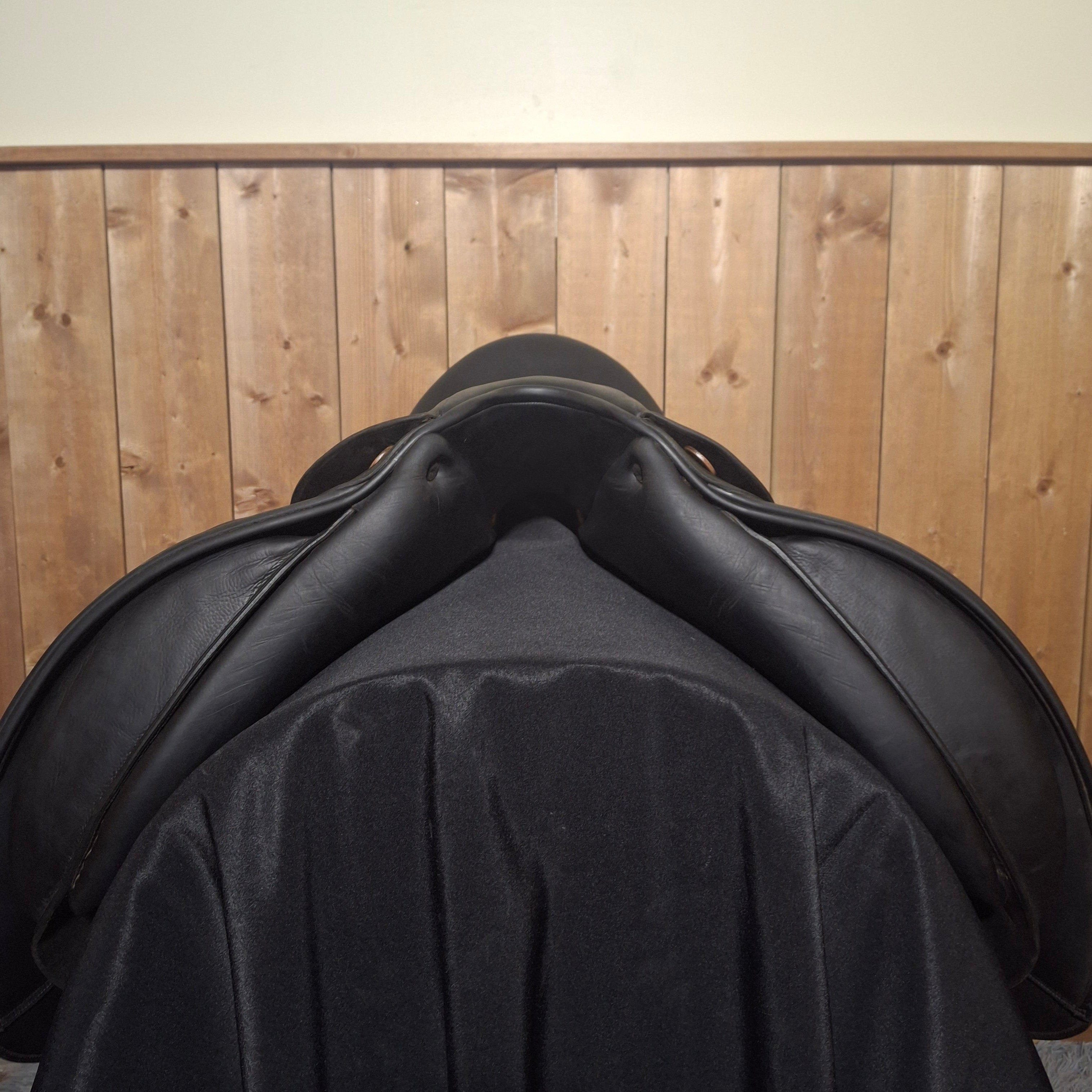 Used 17.5 Bruno Delgrange Dressage Saddle