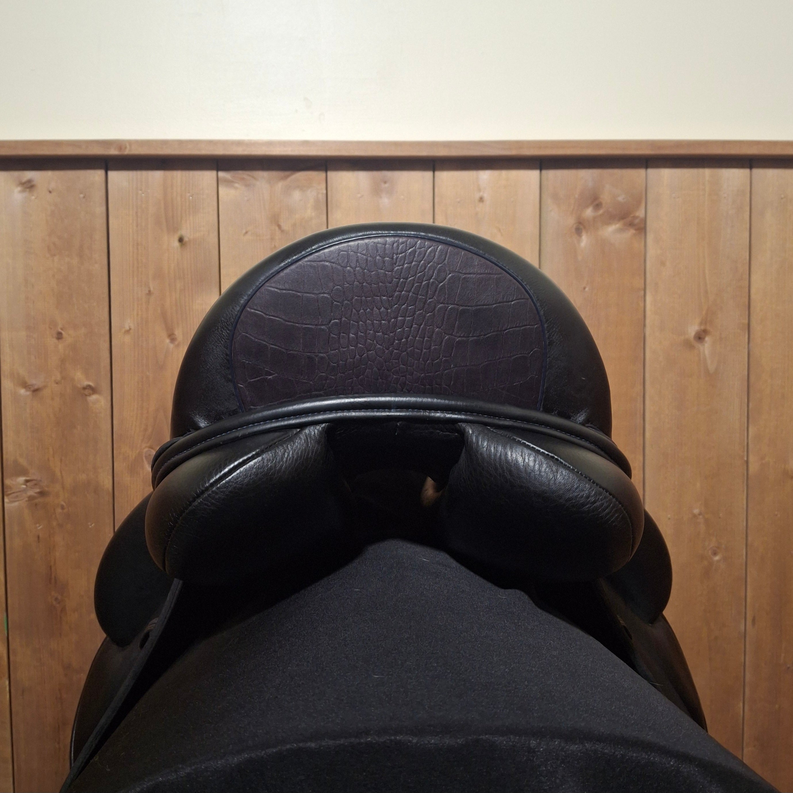 Used 17.5" Custom Everest R Dressage Saddle