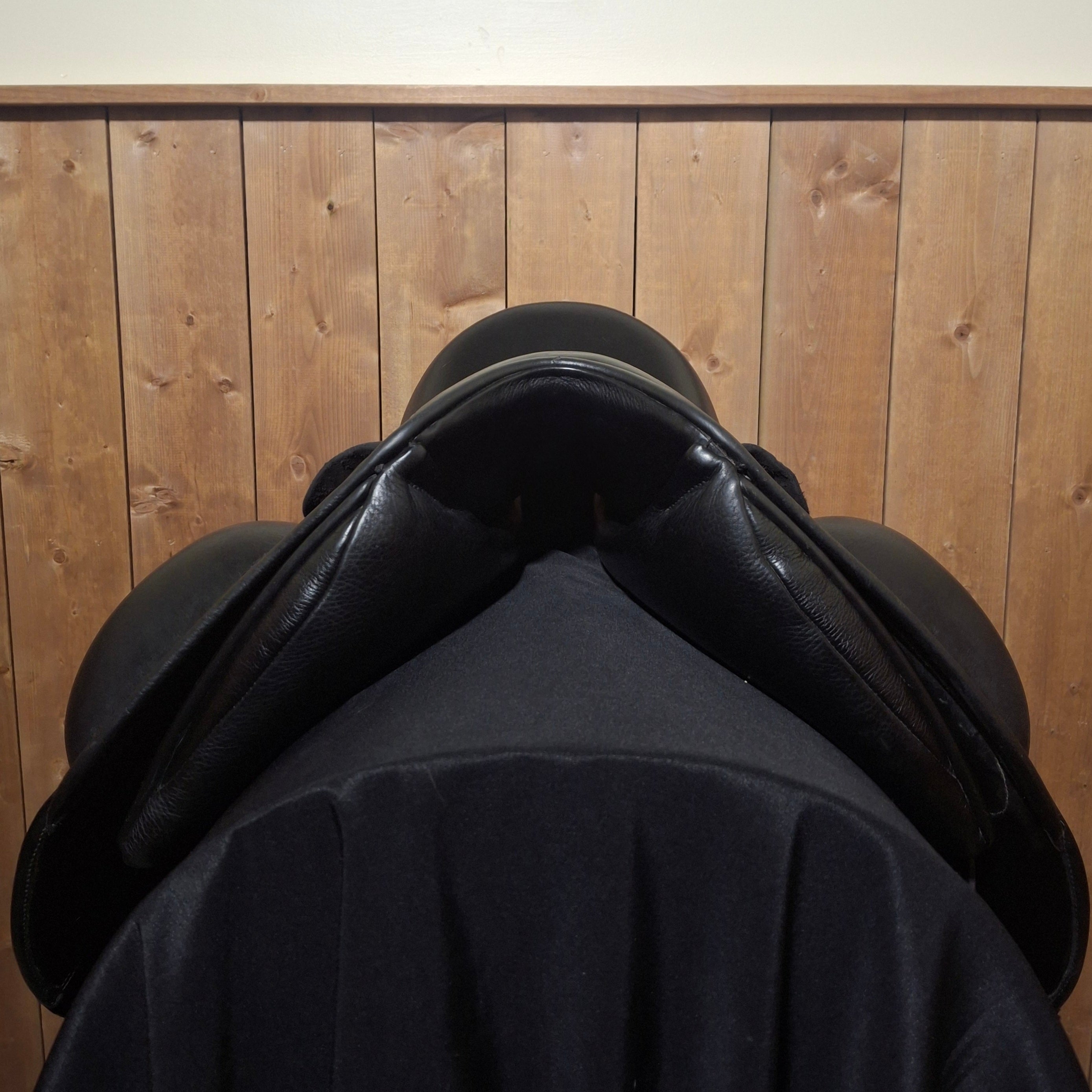 Used 17.5" Custom Everest R Dressage Saddle