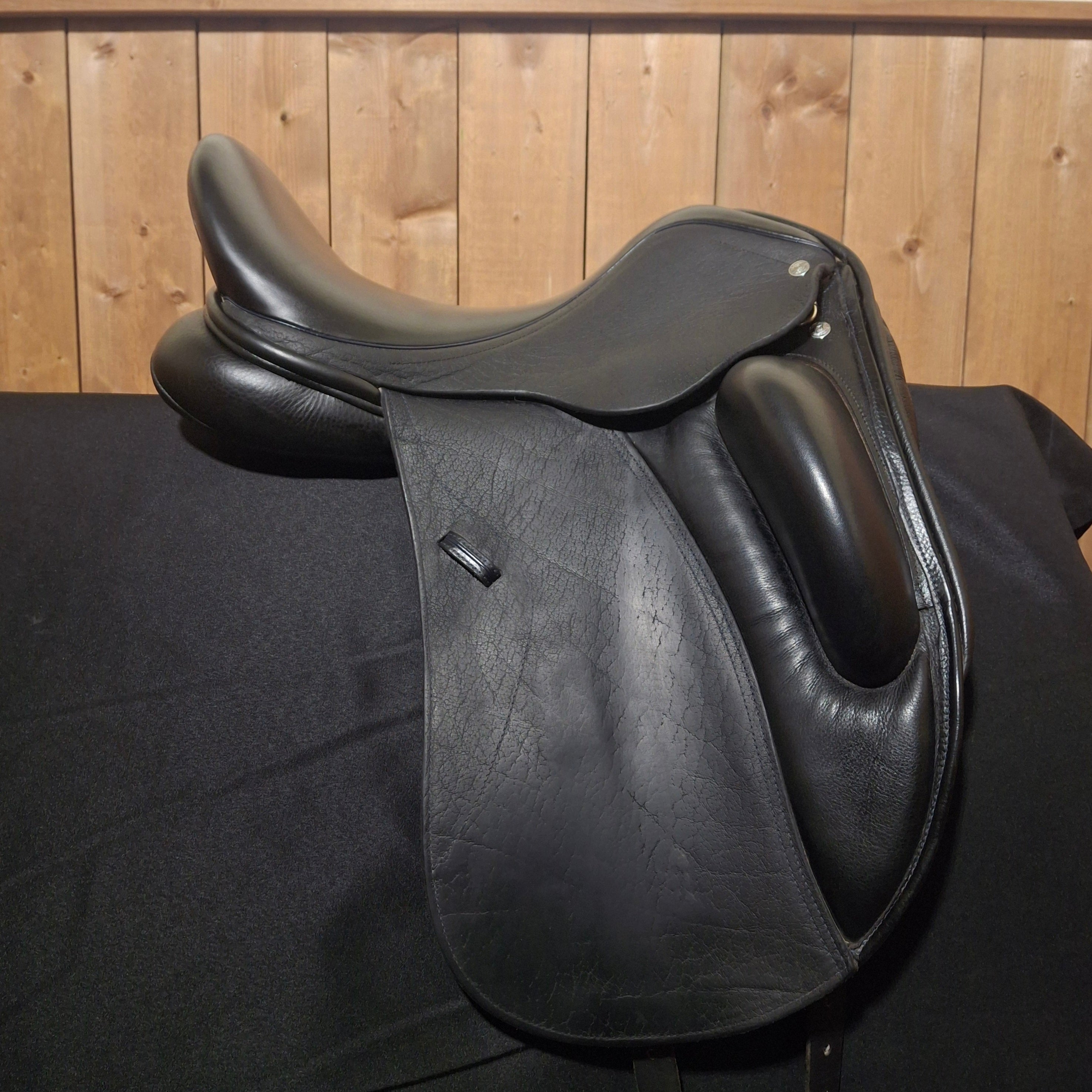 Used 17.5" Custom Everest R Dressage Saddle