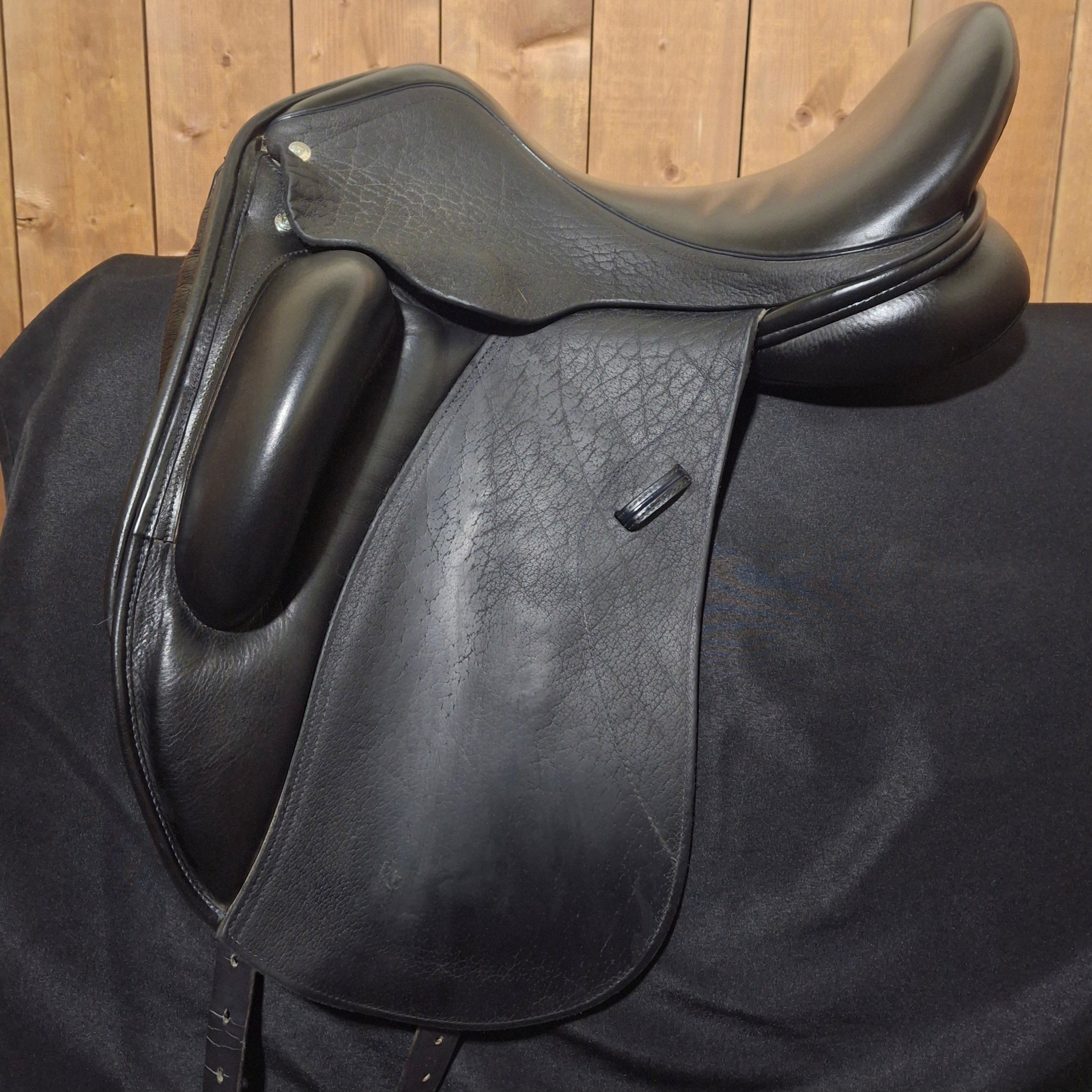 Used 17.5" Custom Everest R Dressage Saddle