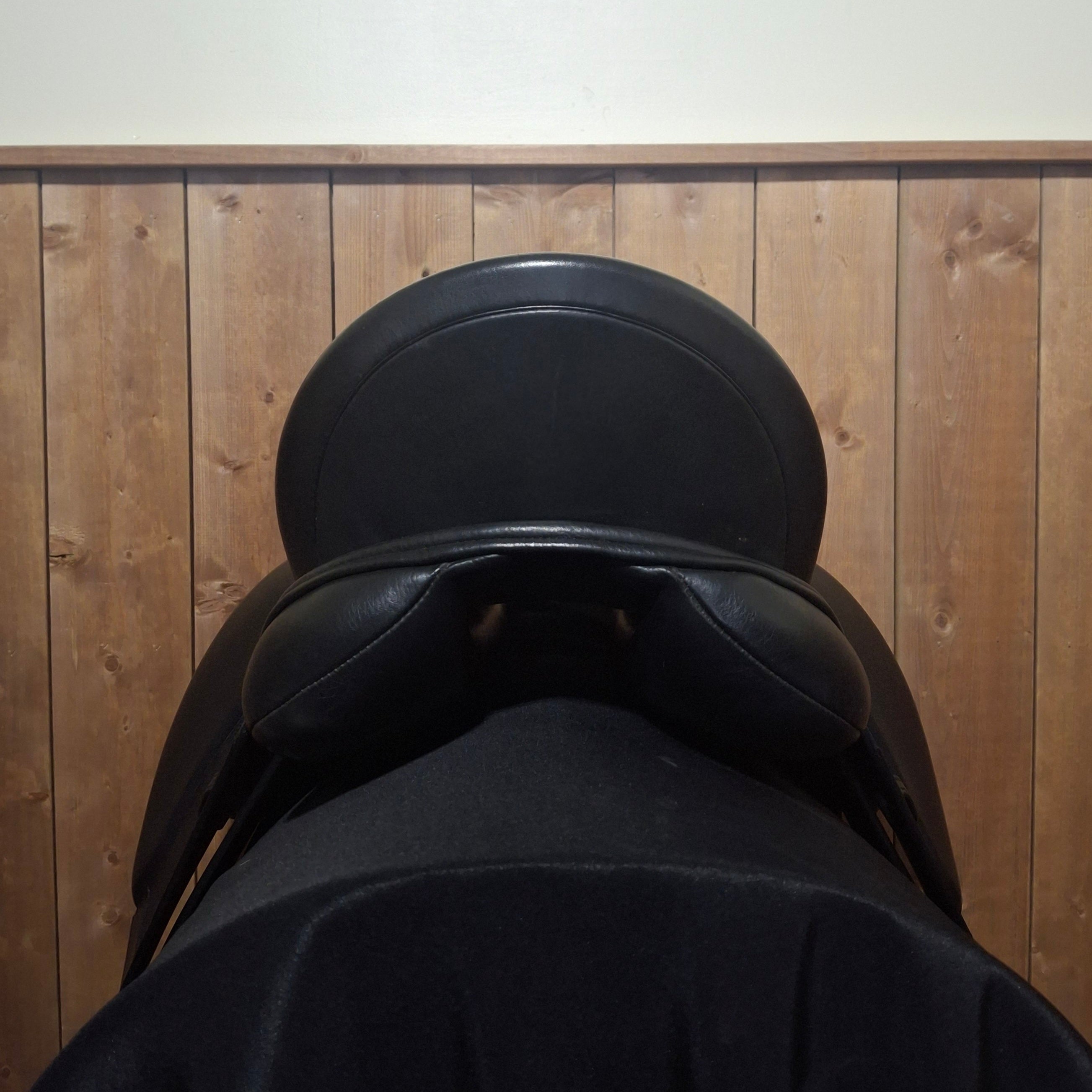 Used 17.5" Schleese Synergy Dressage Saddle