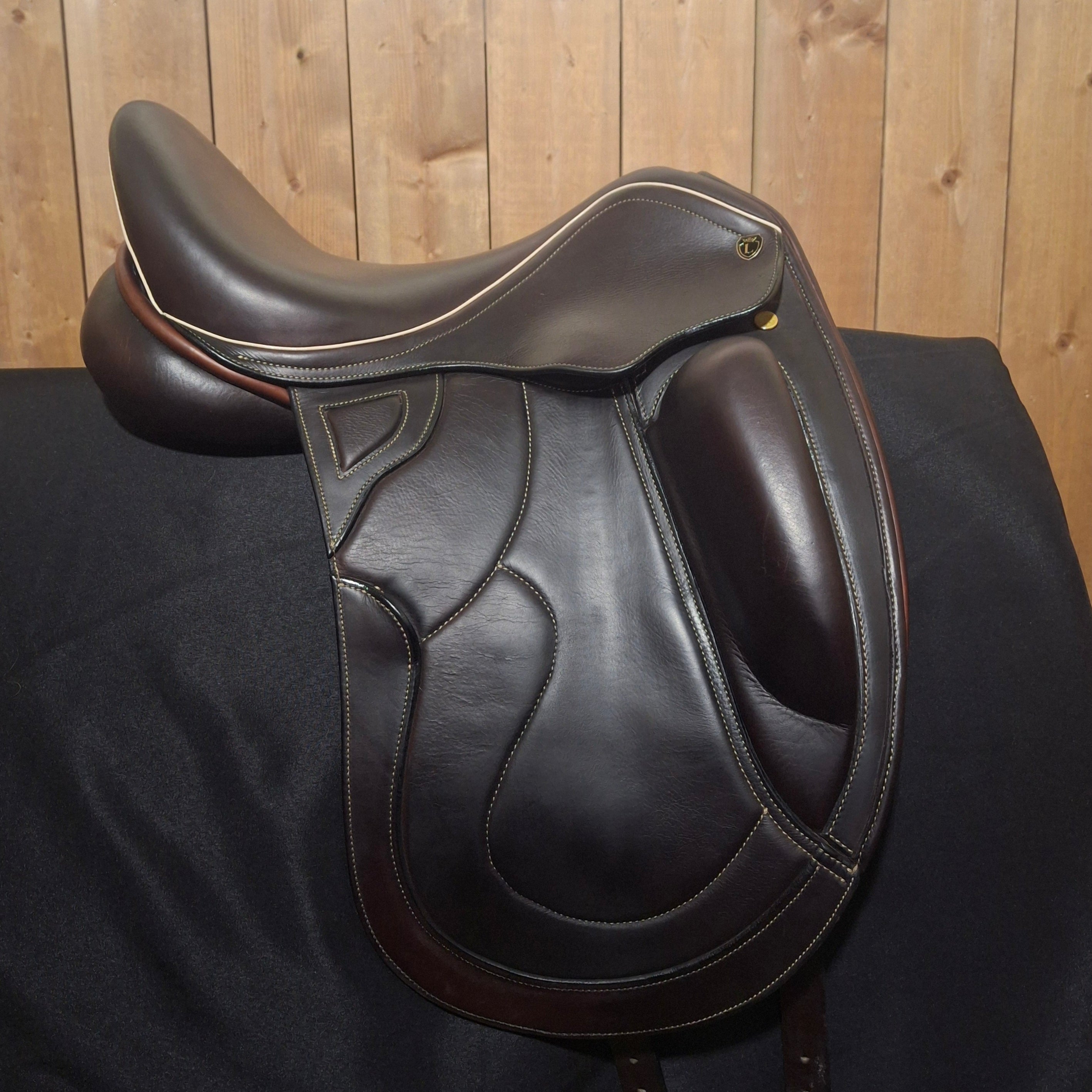 Used 17.5" Lovas Luxe Dressage Saddle