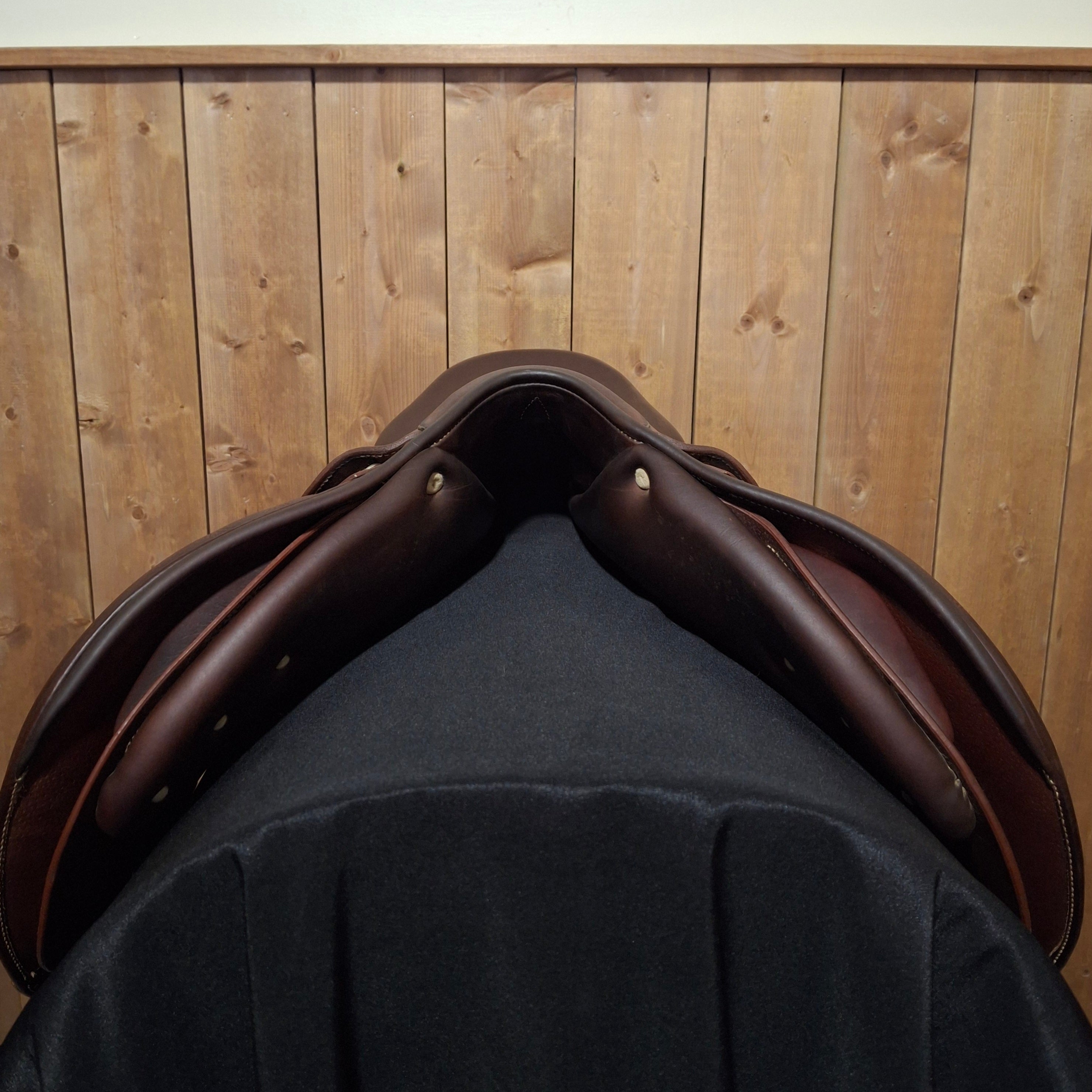 Used 16.5" Antares Jump Saddle