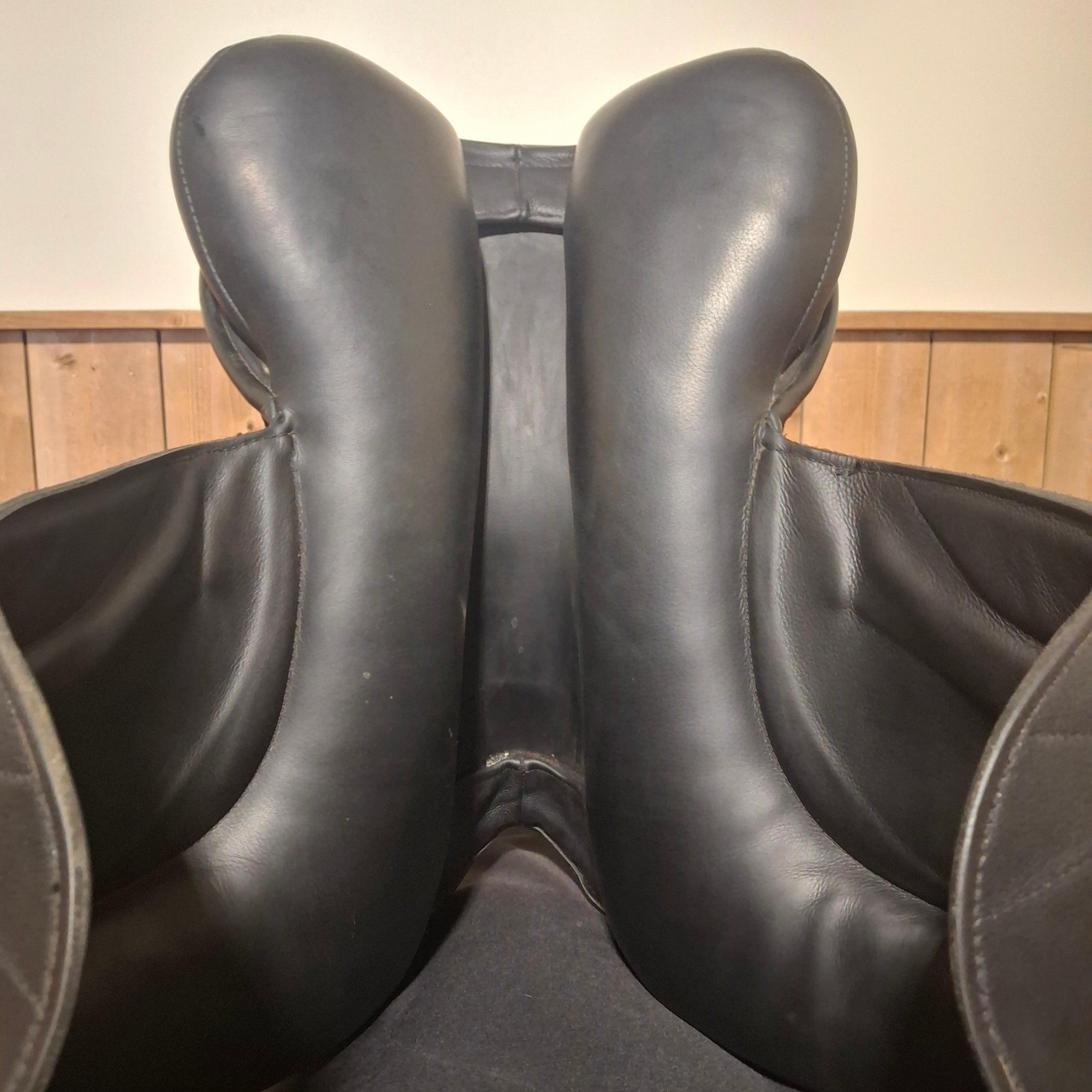 Used 18" NSC Rhomeo Dressage Saddle