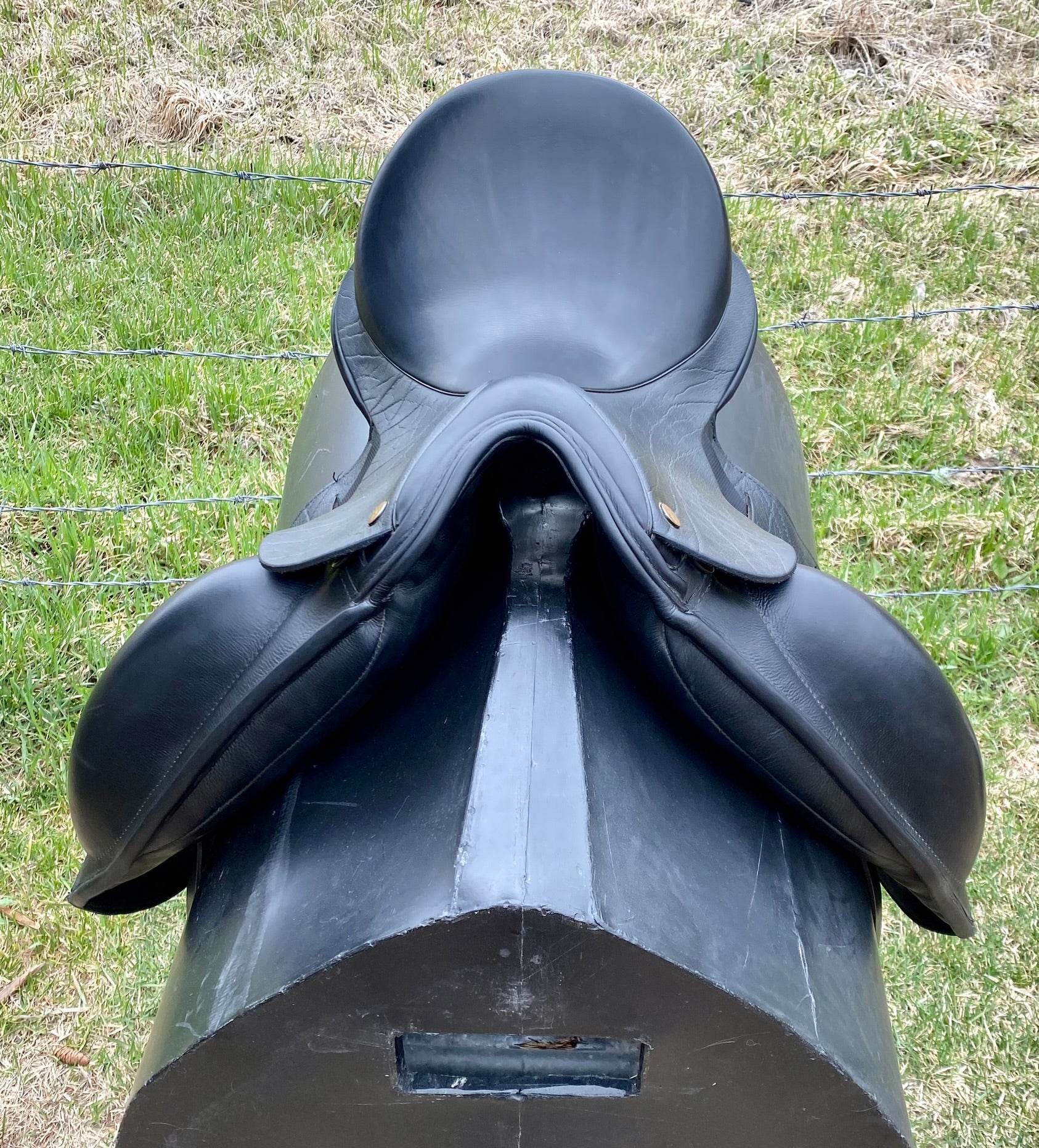 Used NSC Rhomeo 17" Dressage Saddle