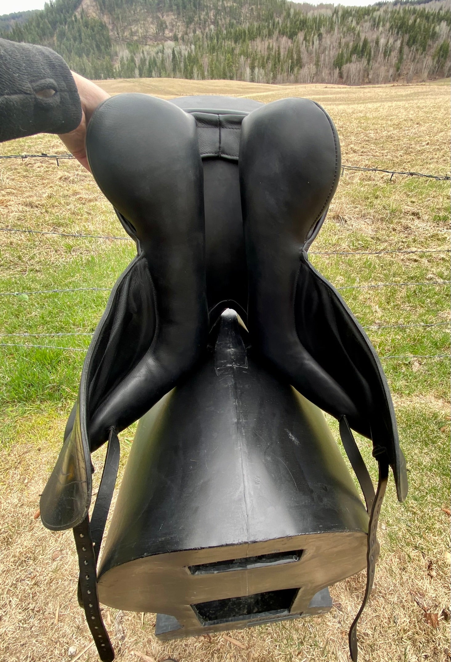 Used NSC Rhomeo 17" Dressage Saddle