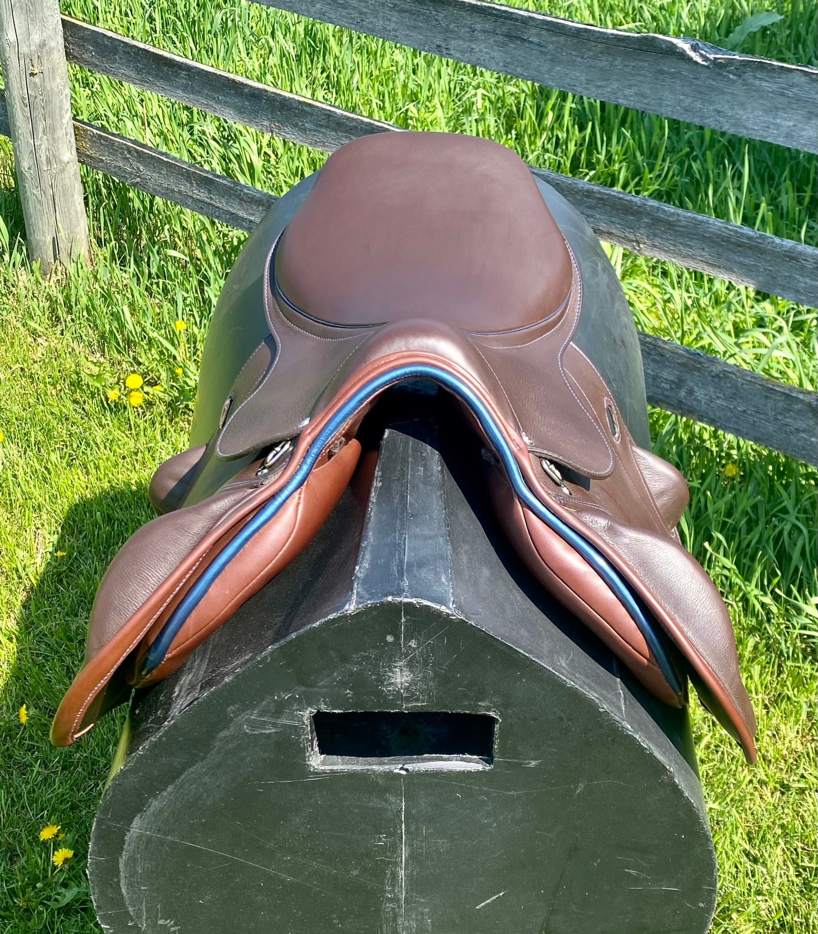 Used Bliss Loxley 16.5" Monoflap Jump Saddle