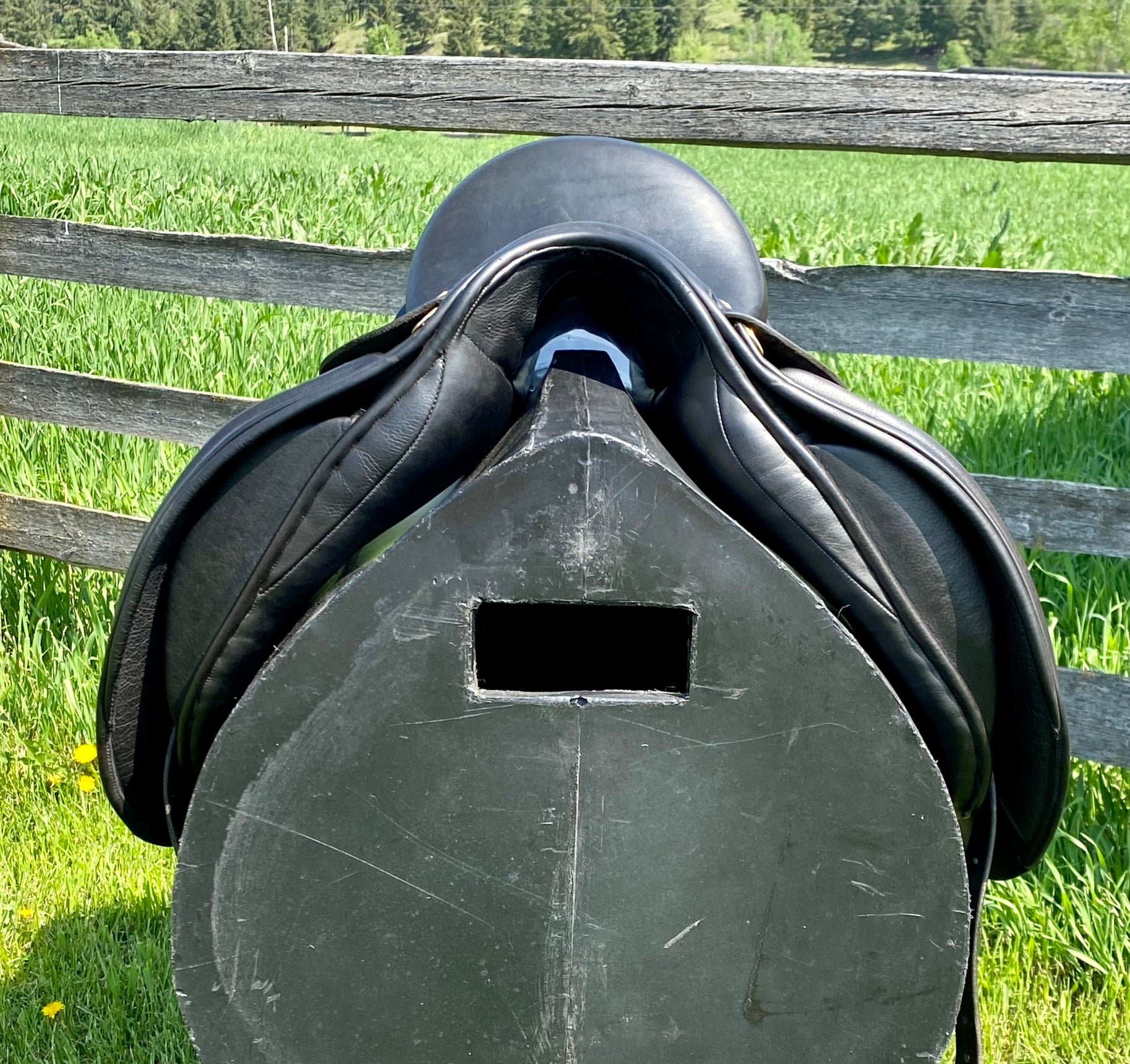 Used Silhouette Classic 16-16.5" Dressage Saddle