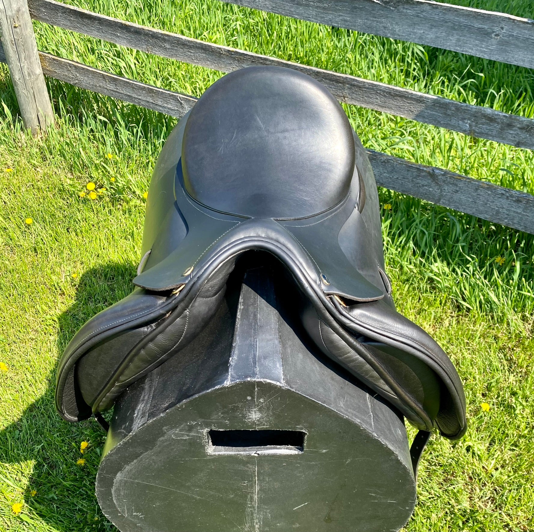 Used Silhouette Classic 16-16.5" Dressage Saddle