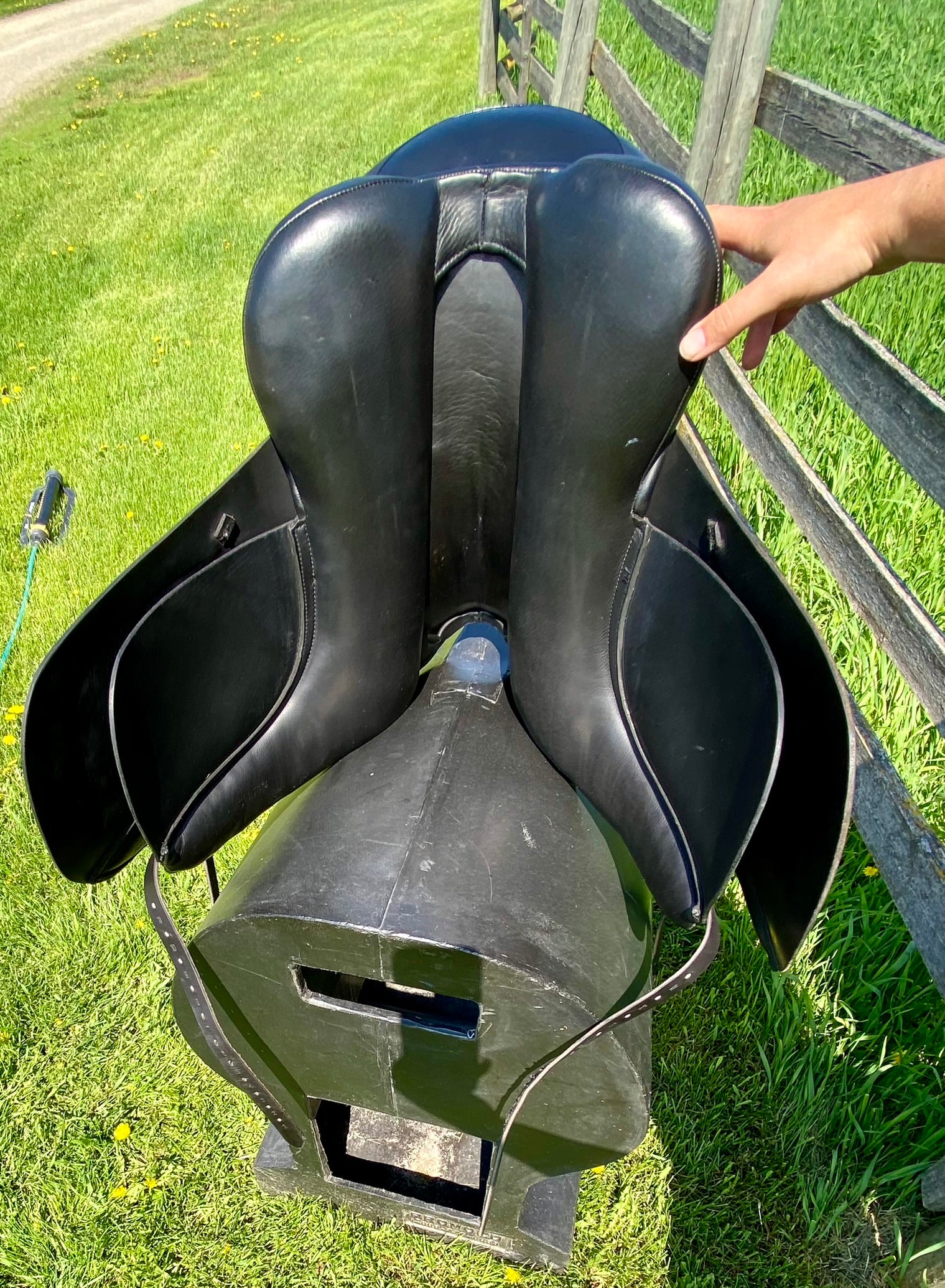Used Silhouette Classic 16-16.5" Dressage Saddle