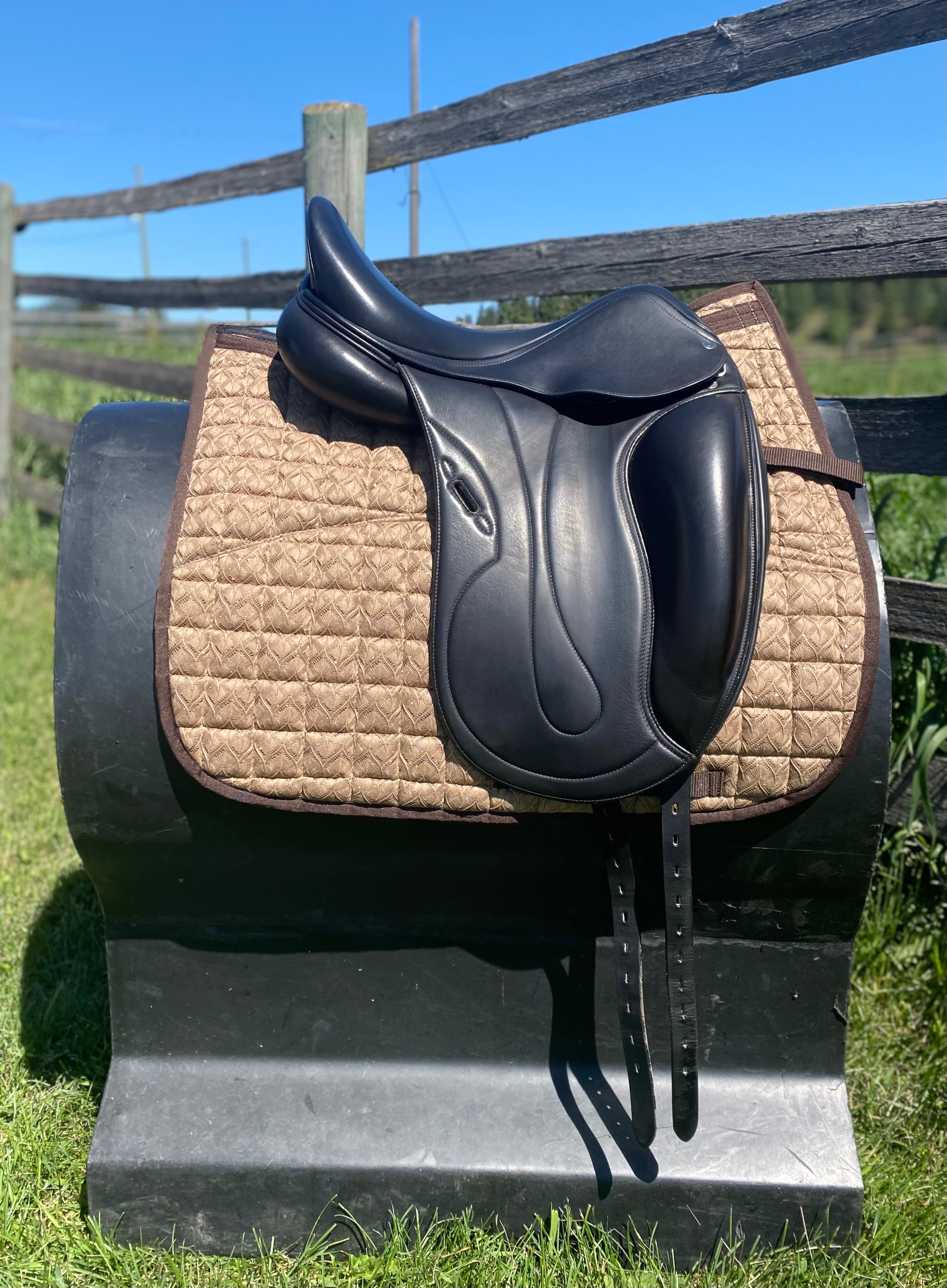 Used Equipe 17" Dressage Saddle