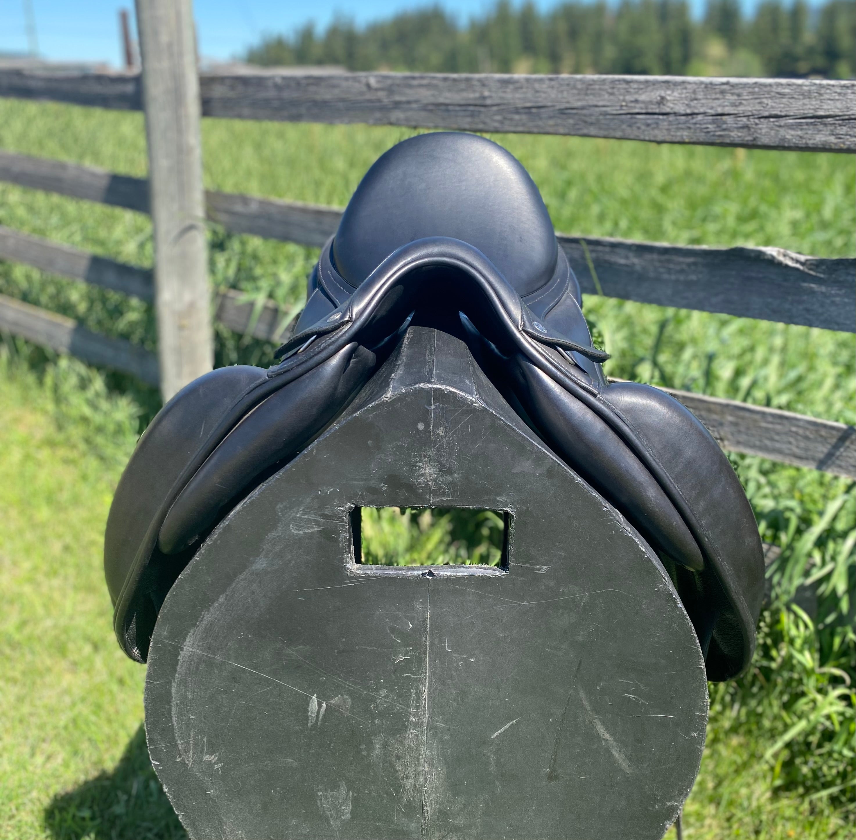 Used Equipe 17" Dressage Saddle